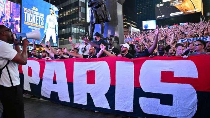 📽️ | PSG fans take over Times Square ahead of CWC final  