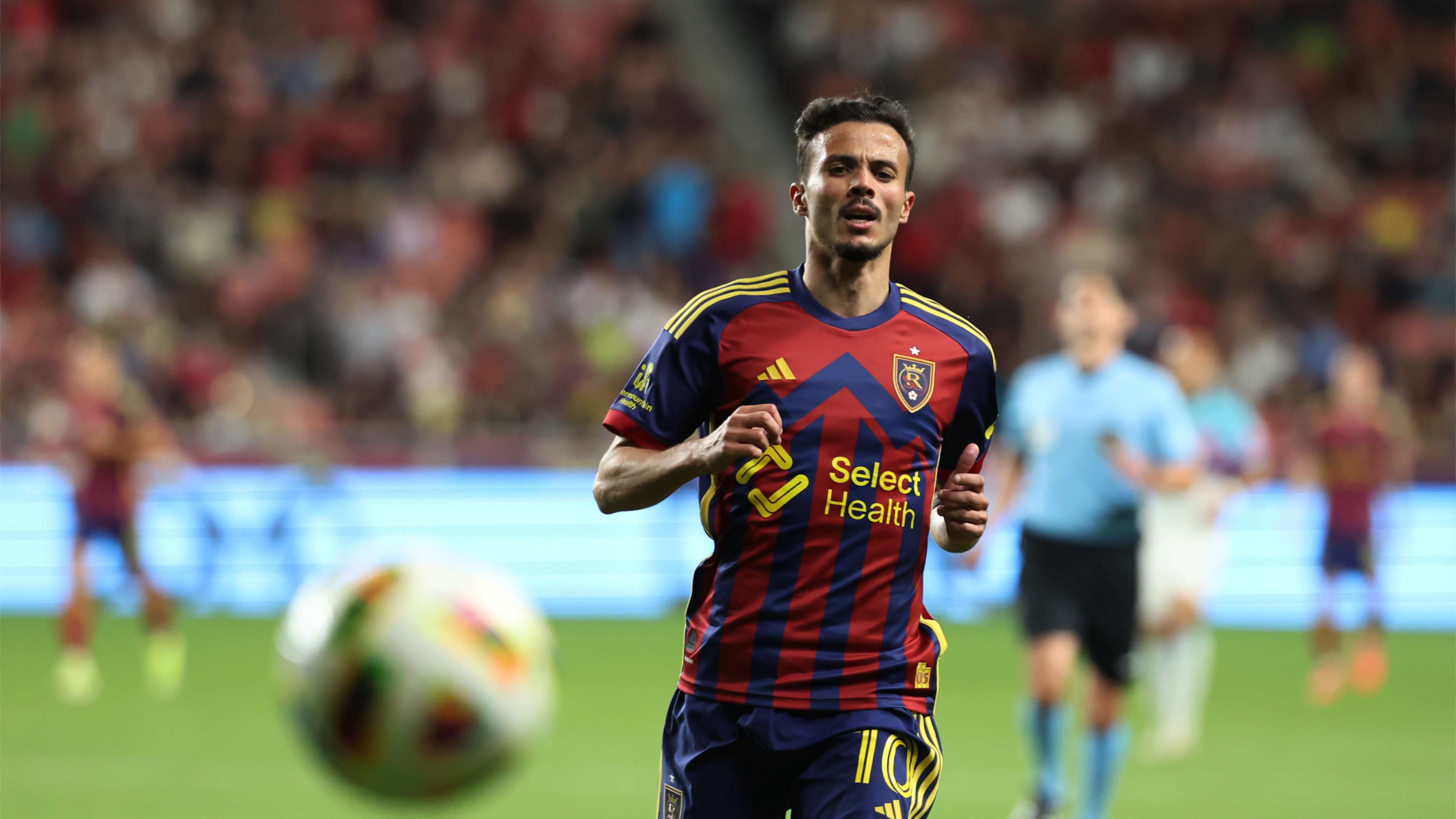 Gonçalves honors Liverpool's Jota with emotional celebration  