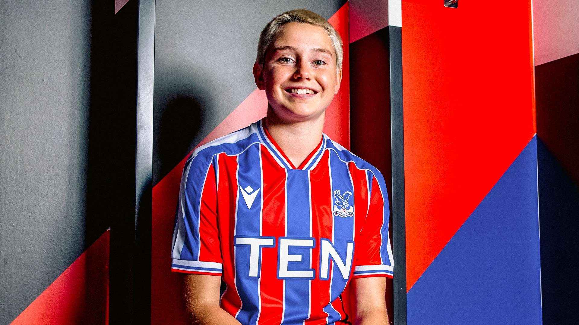 Crystal Palace sign Chelsea wonderkid Lola Smith on loan  
