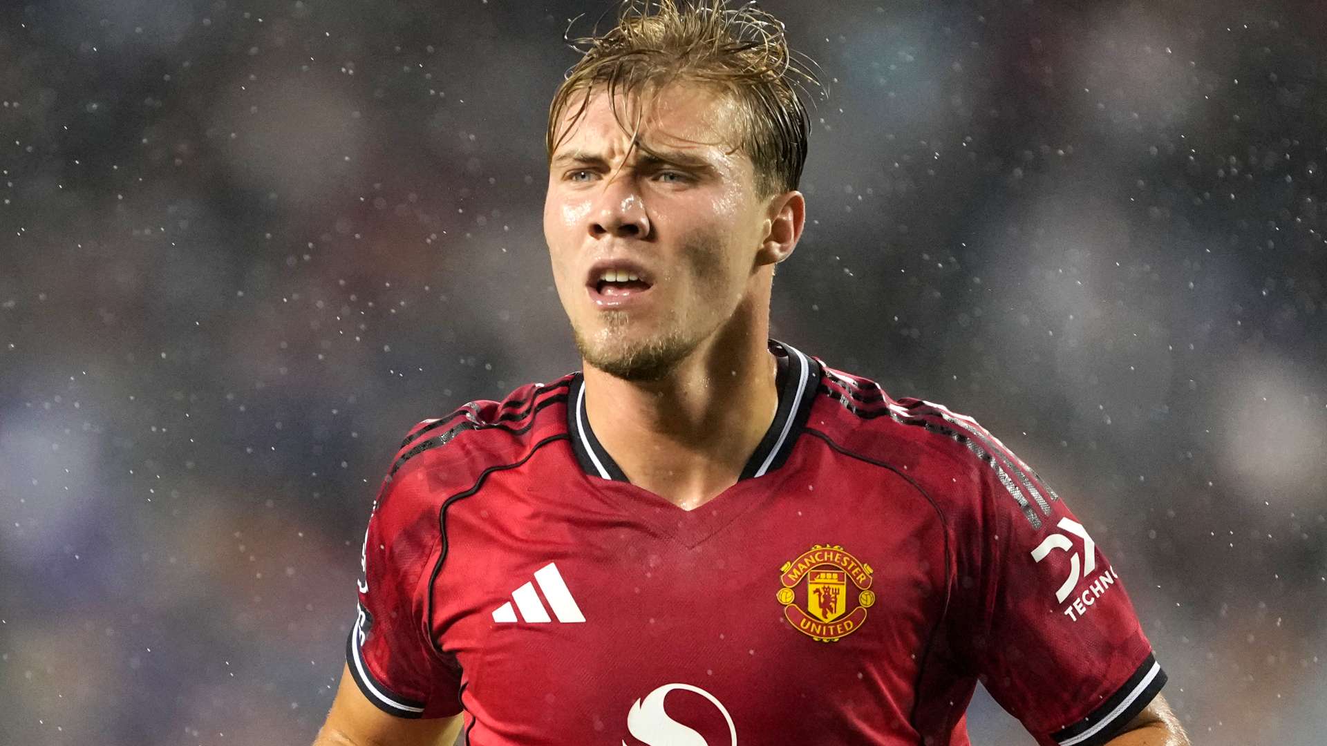 Rasmus Hojlund deadline set as Milan open talks with Man Utd  
