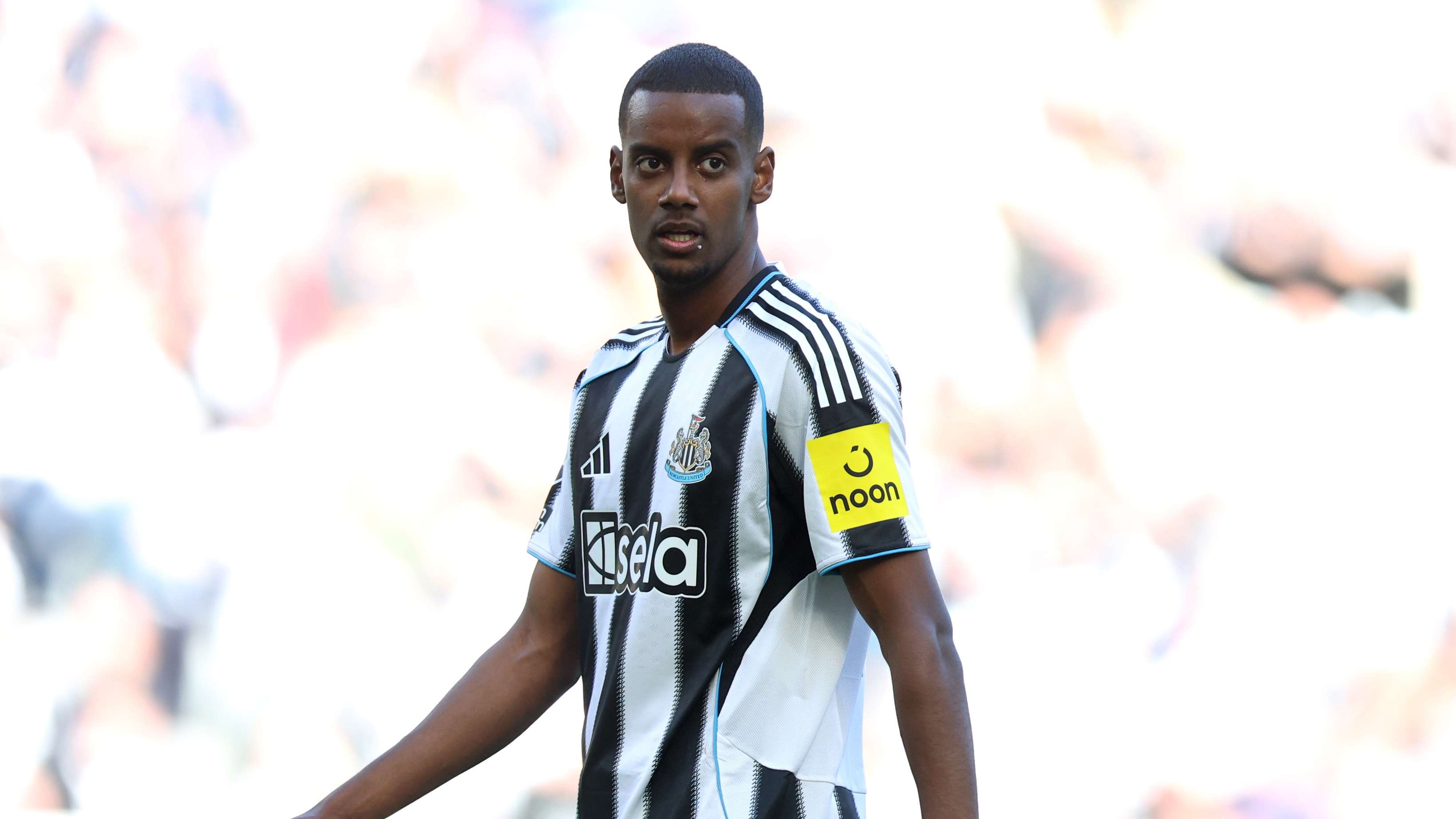 Liverpool 'don't need' Isak! £150m transfer questioned  