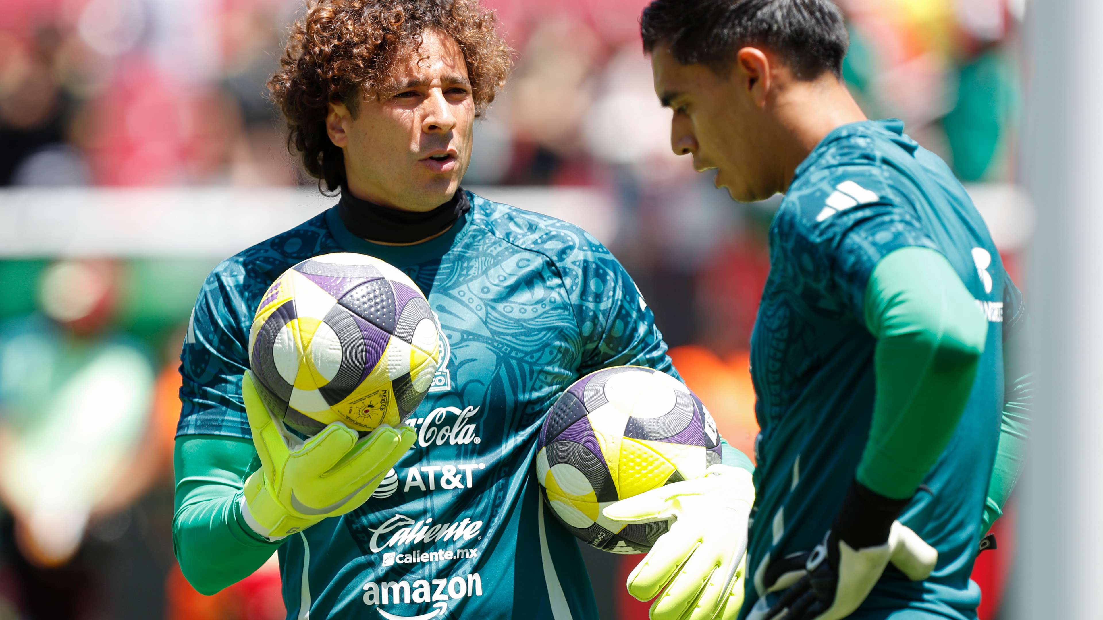 Ochoa reportedly near Burgos move as he chases historic sixth WC  