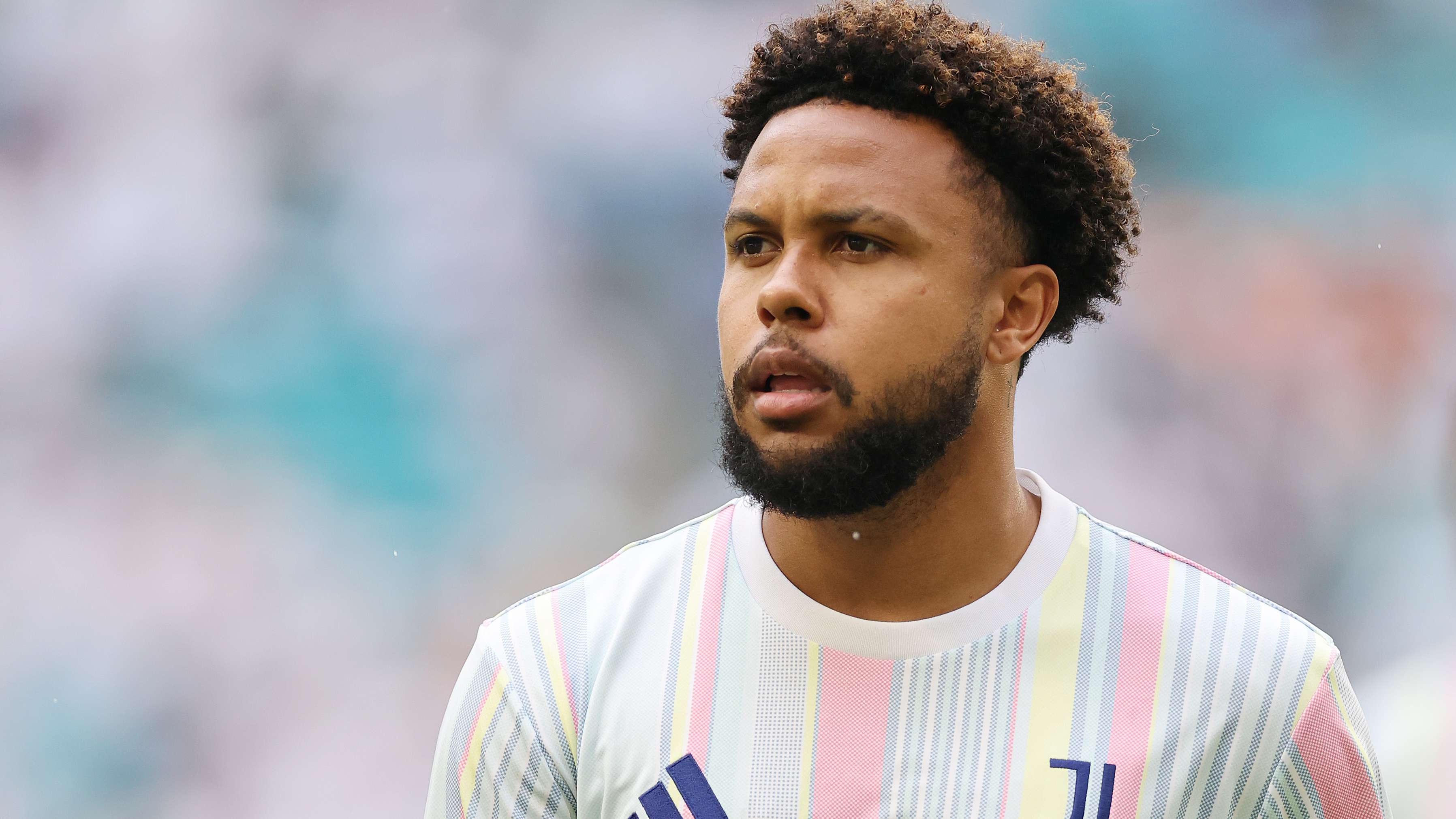Juve's McKennie meets with BVB's Campbell, exchange kits  