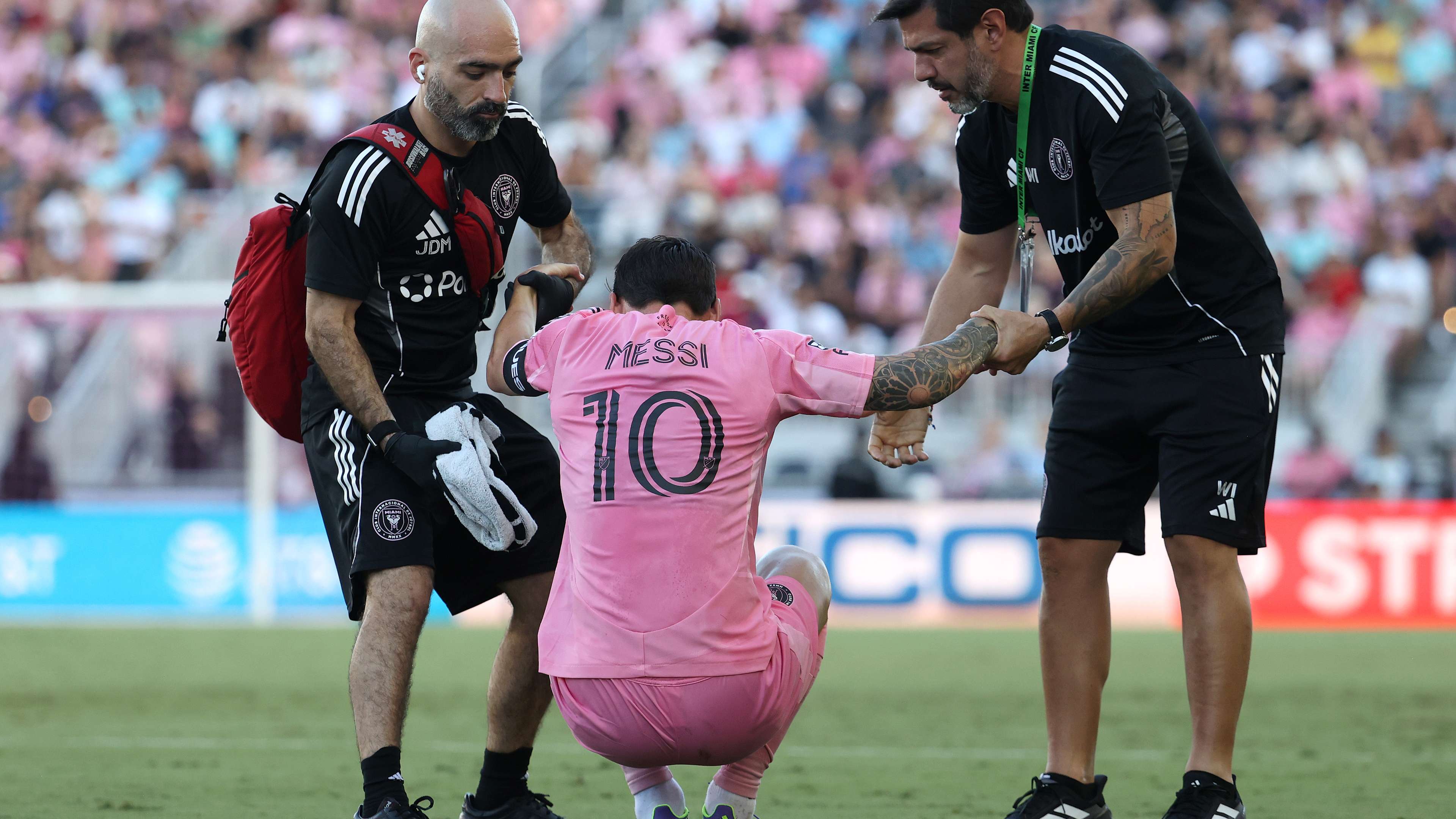 Mascherano: Miami awaiting tests to determine Messi’s injury  