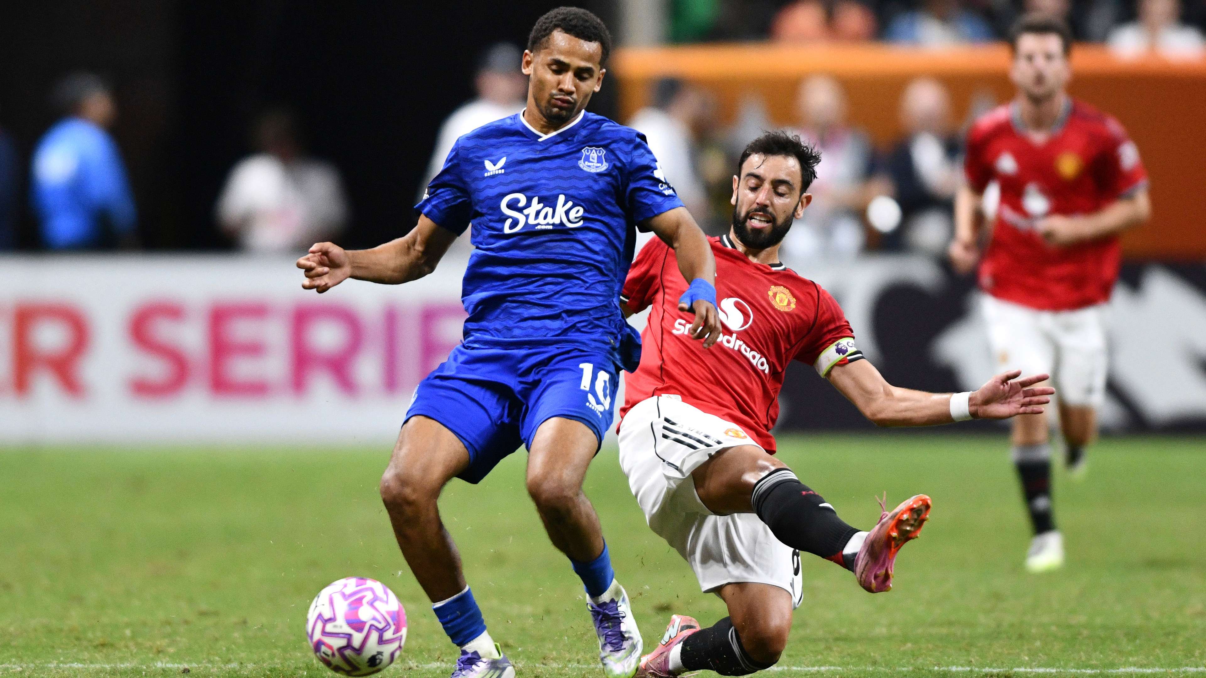 🎥 | Bruno blasted as Man Utd star's foul sparks scuffle vs Everton  