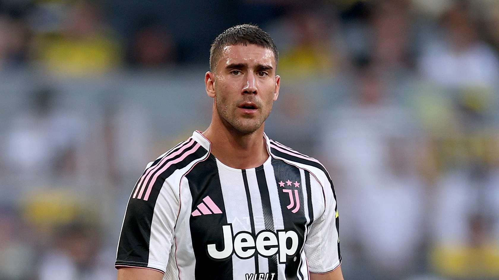 Newcastle issued deadline to complete Vlahovic transfer  