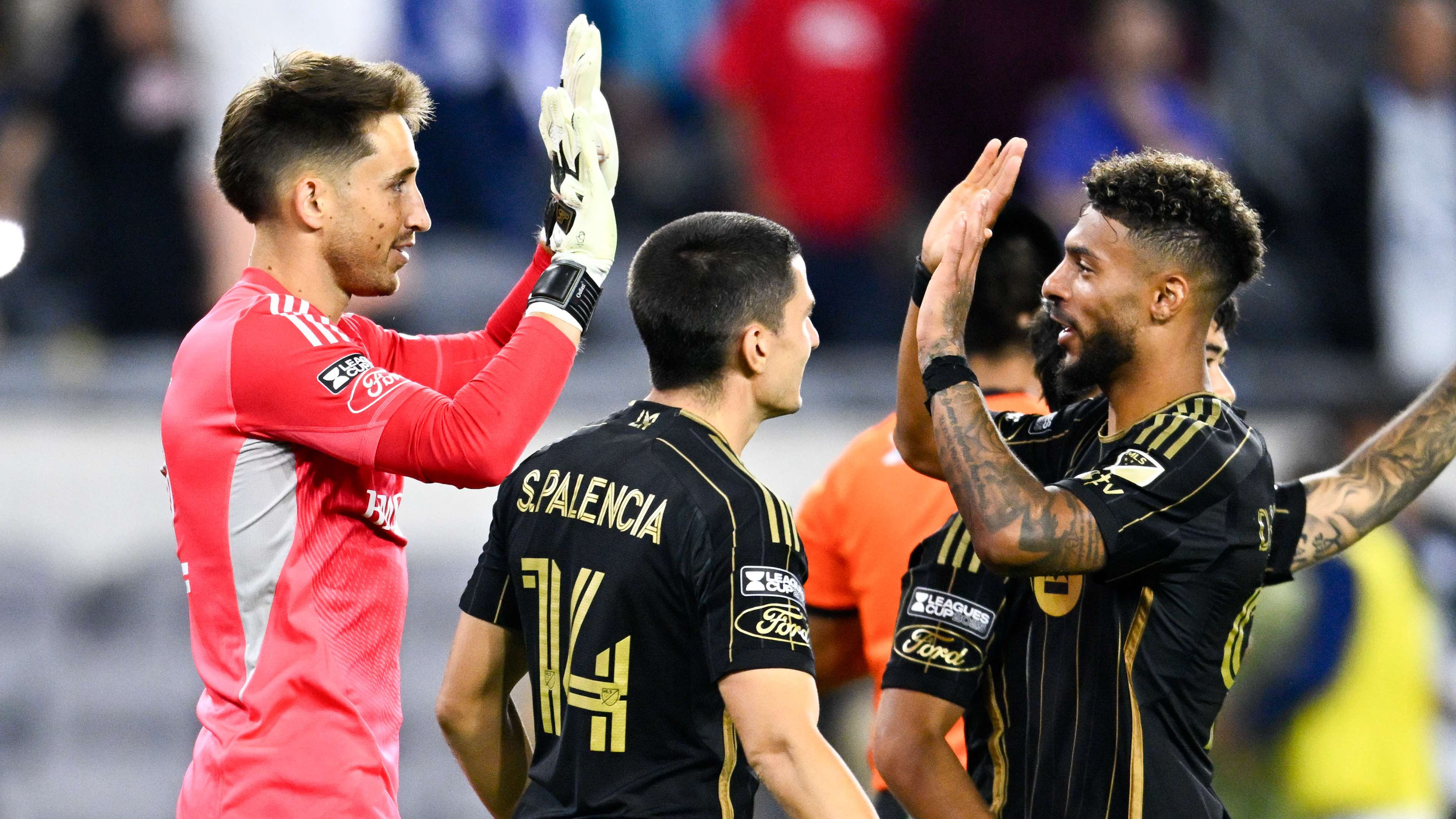 Celebrity-filled crowd witnesses LAFC triumph over Pachuca  