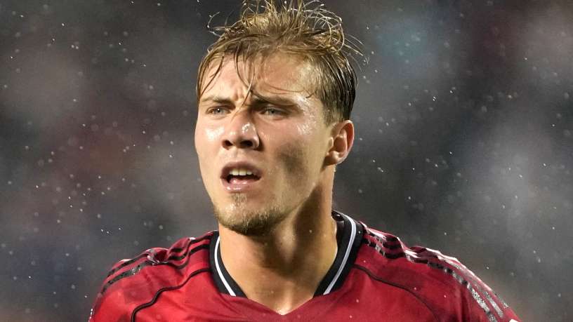 Napoli attempting to hijack Milan's move for Hojlund  