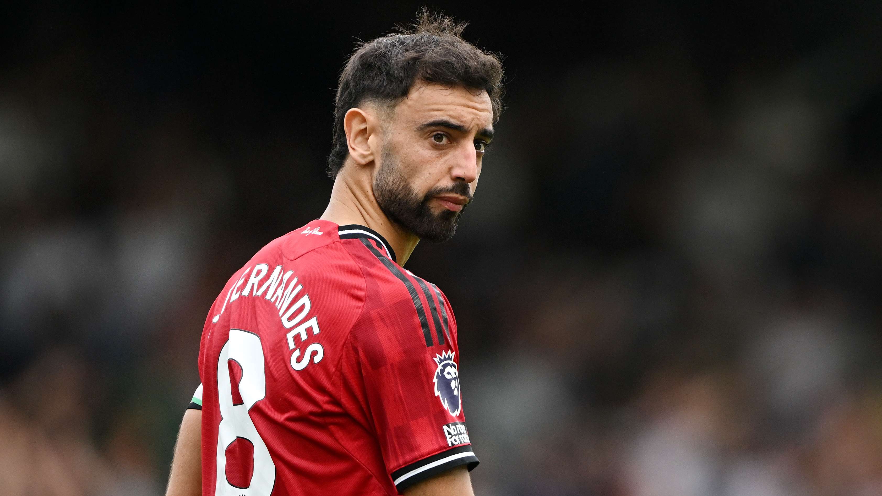 Amorim urged to strip 'childish' Fernandes of Man Utd captaincy  