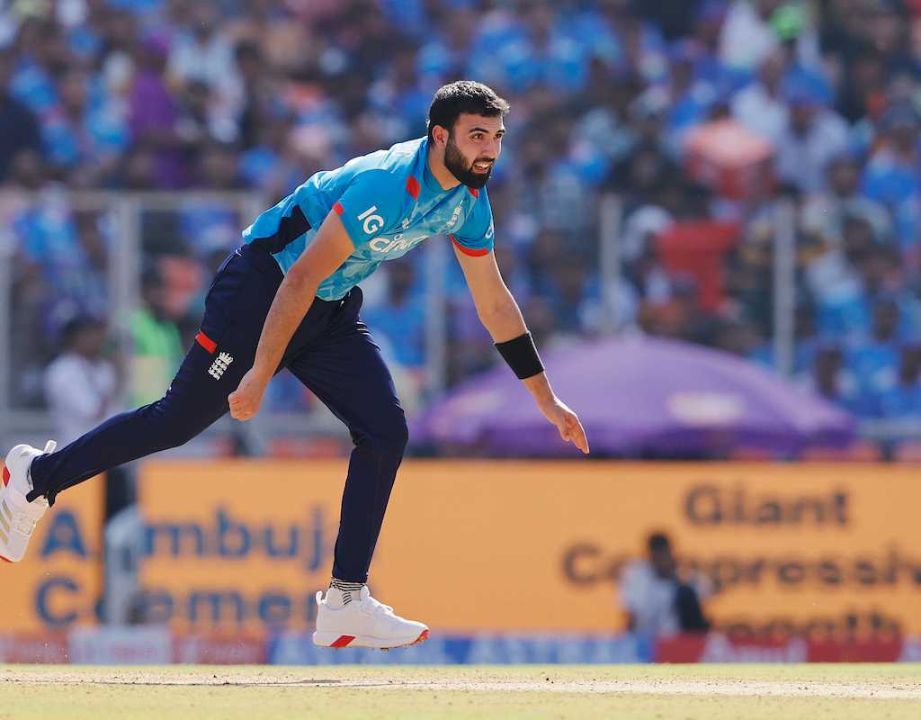 Saqib Mahmood set for spell on sidelines with knee injury  