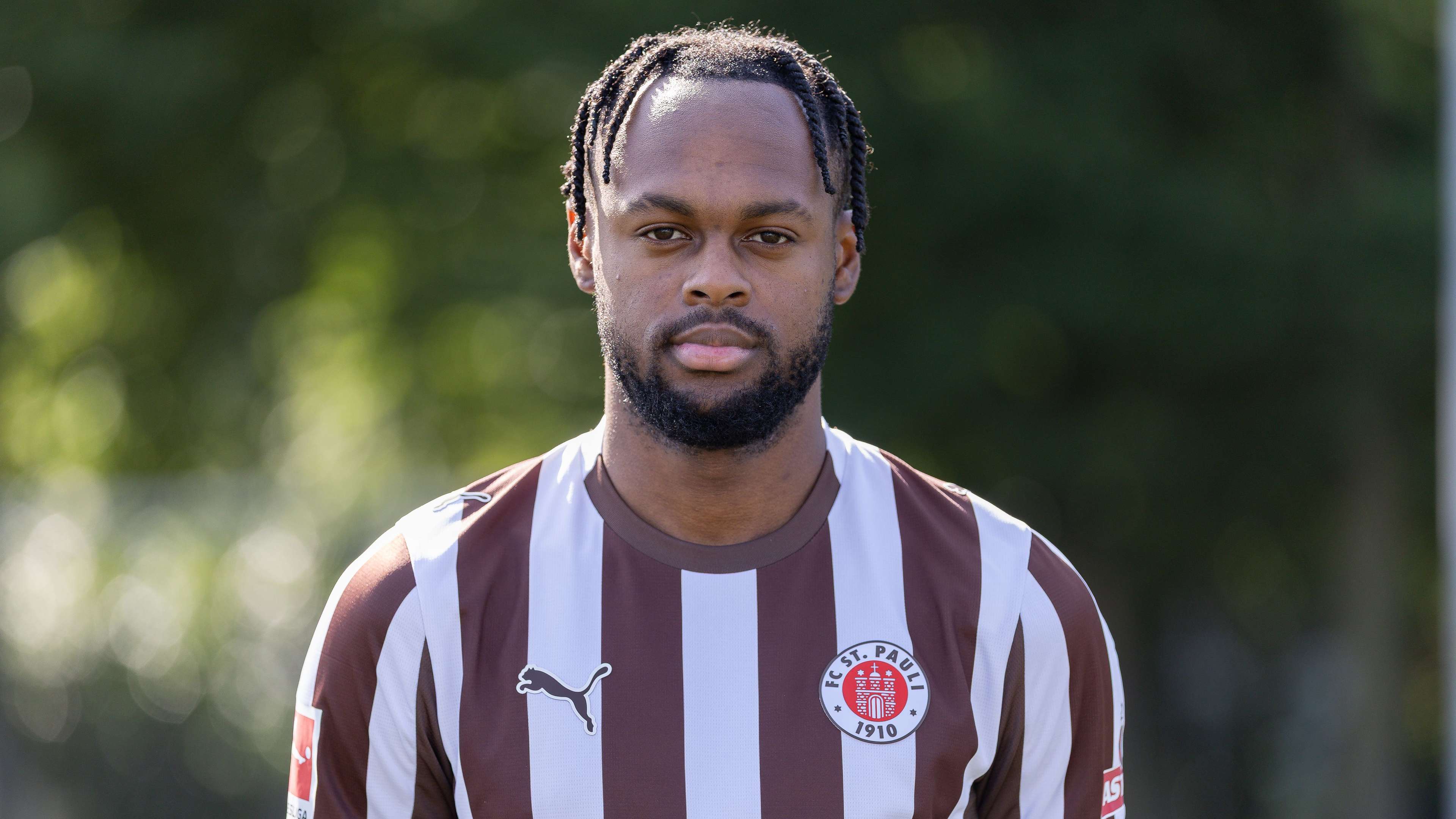 Ex-League One striker gearing up for Bundesliga debut after surgery  