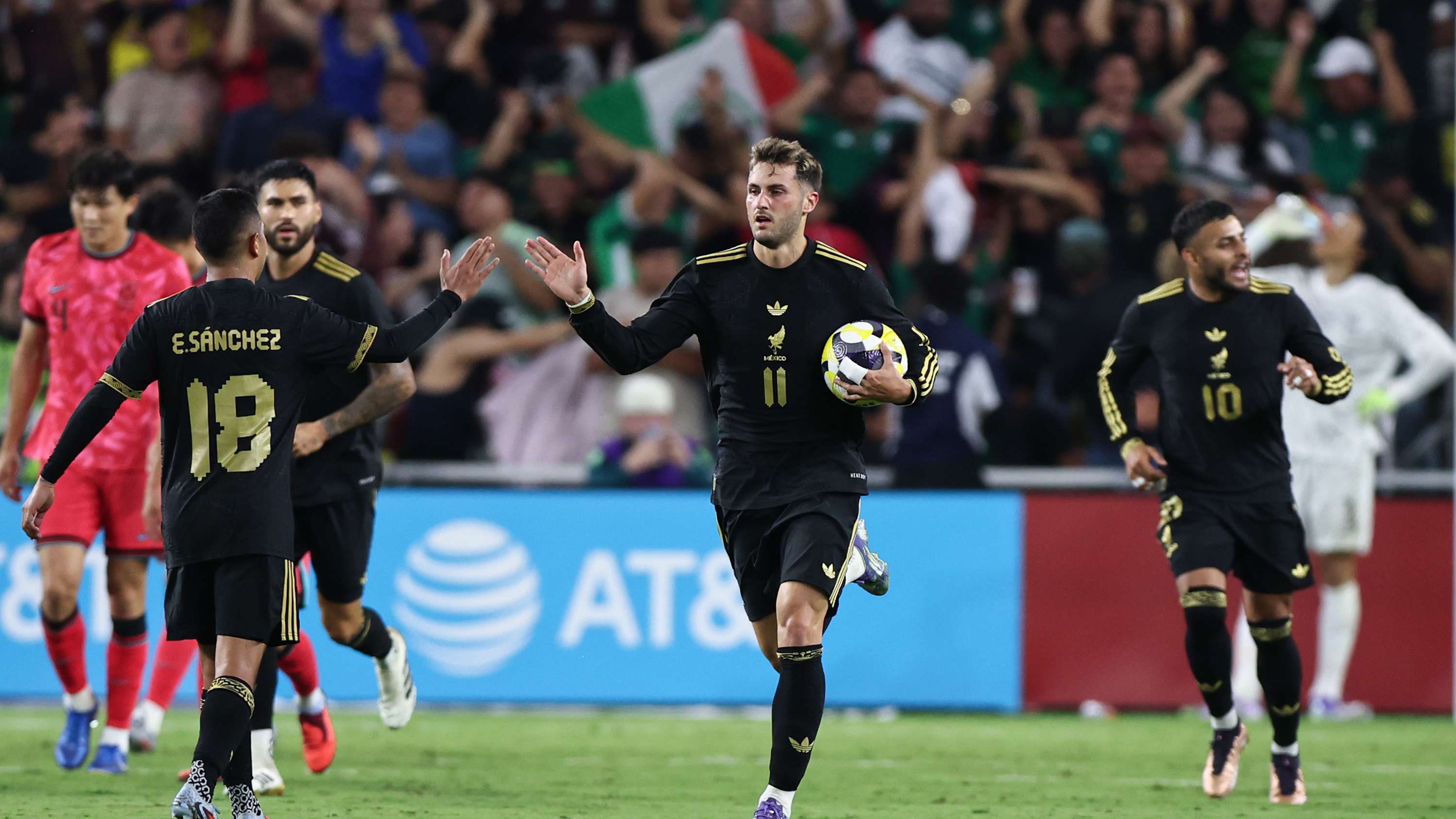 FMF's Arriola: Mexico in talks to face Portugal in Azteca reopening  