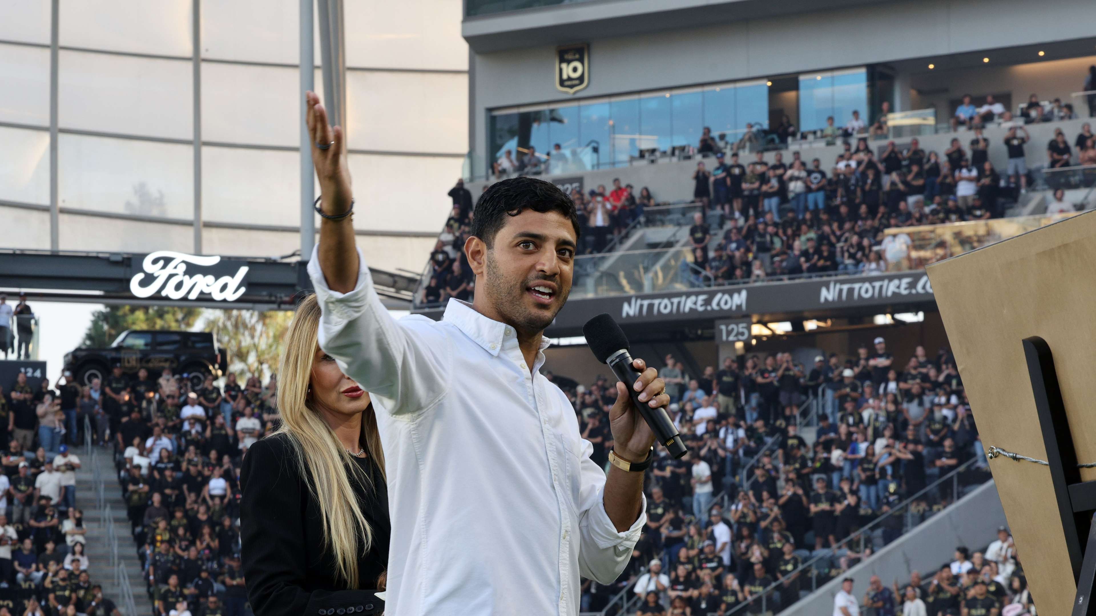 Gomez rates Vela's 2019 season ahead of Messi's 2025 campaign  
