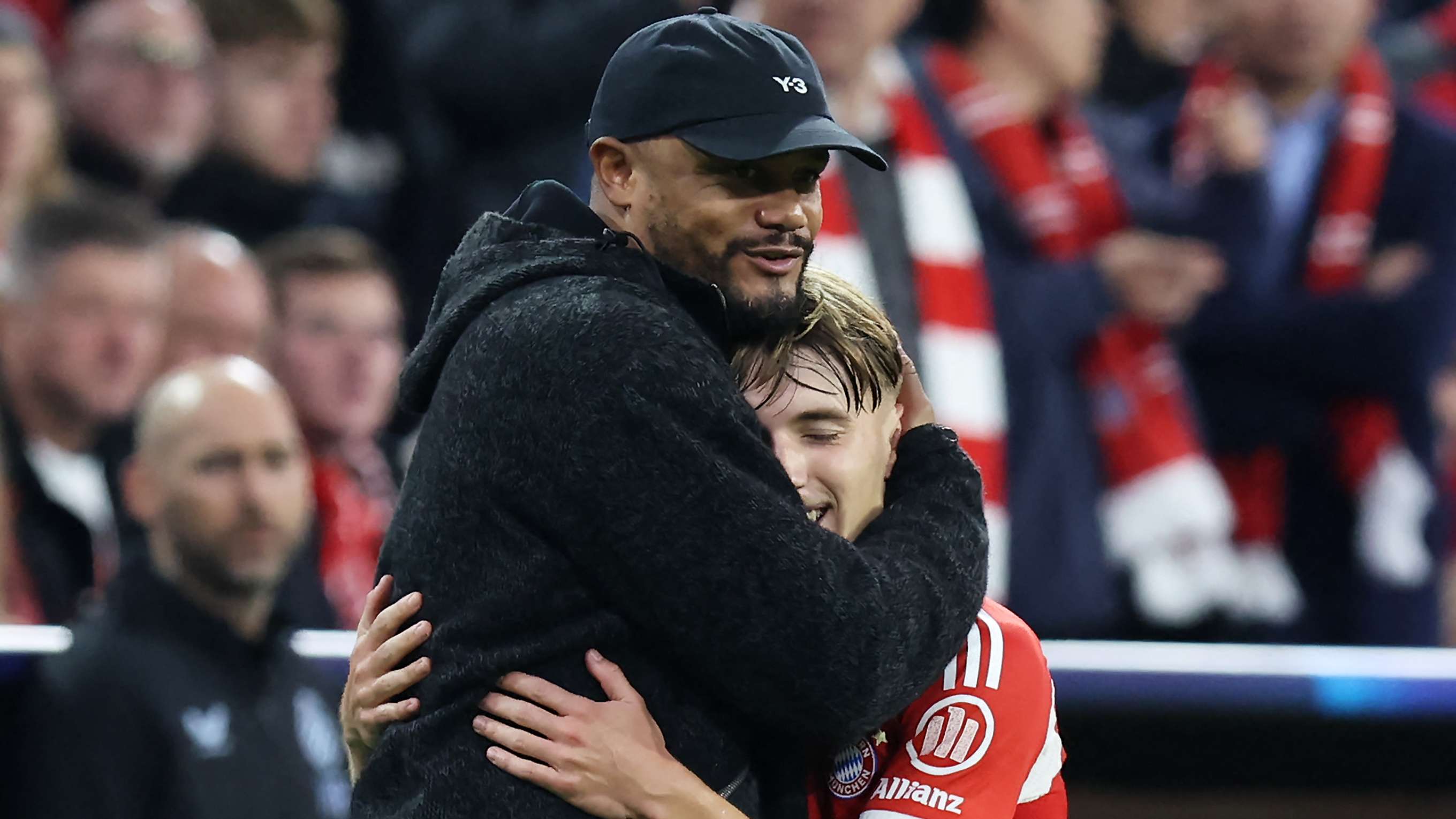 Kompany hails Bayern's 'magic' maestro Karl  
