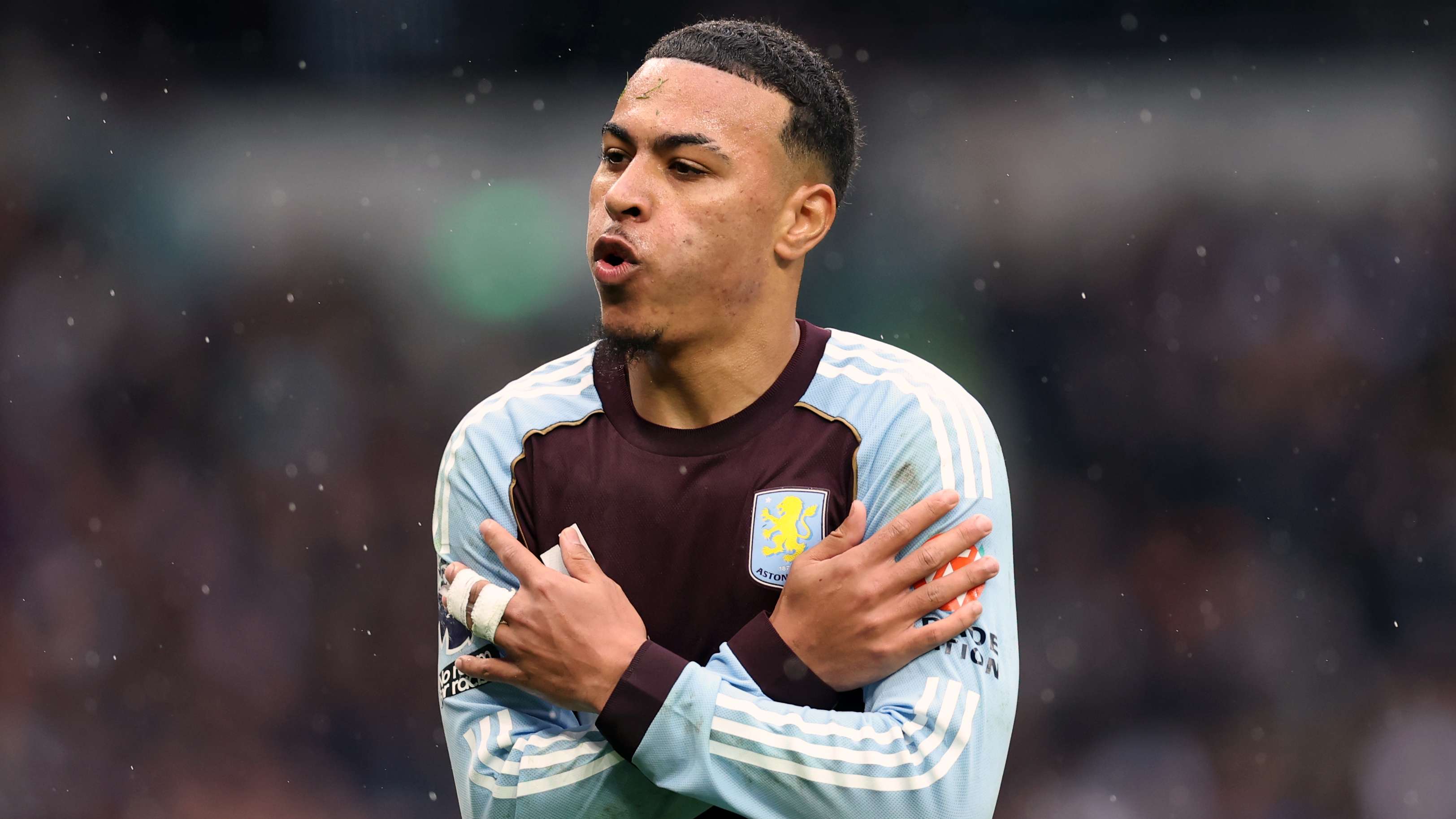 Rogers stays at Aston Villa! England ace signs new long-term deal  