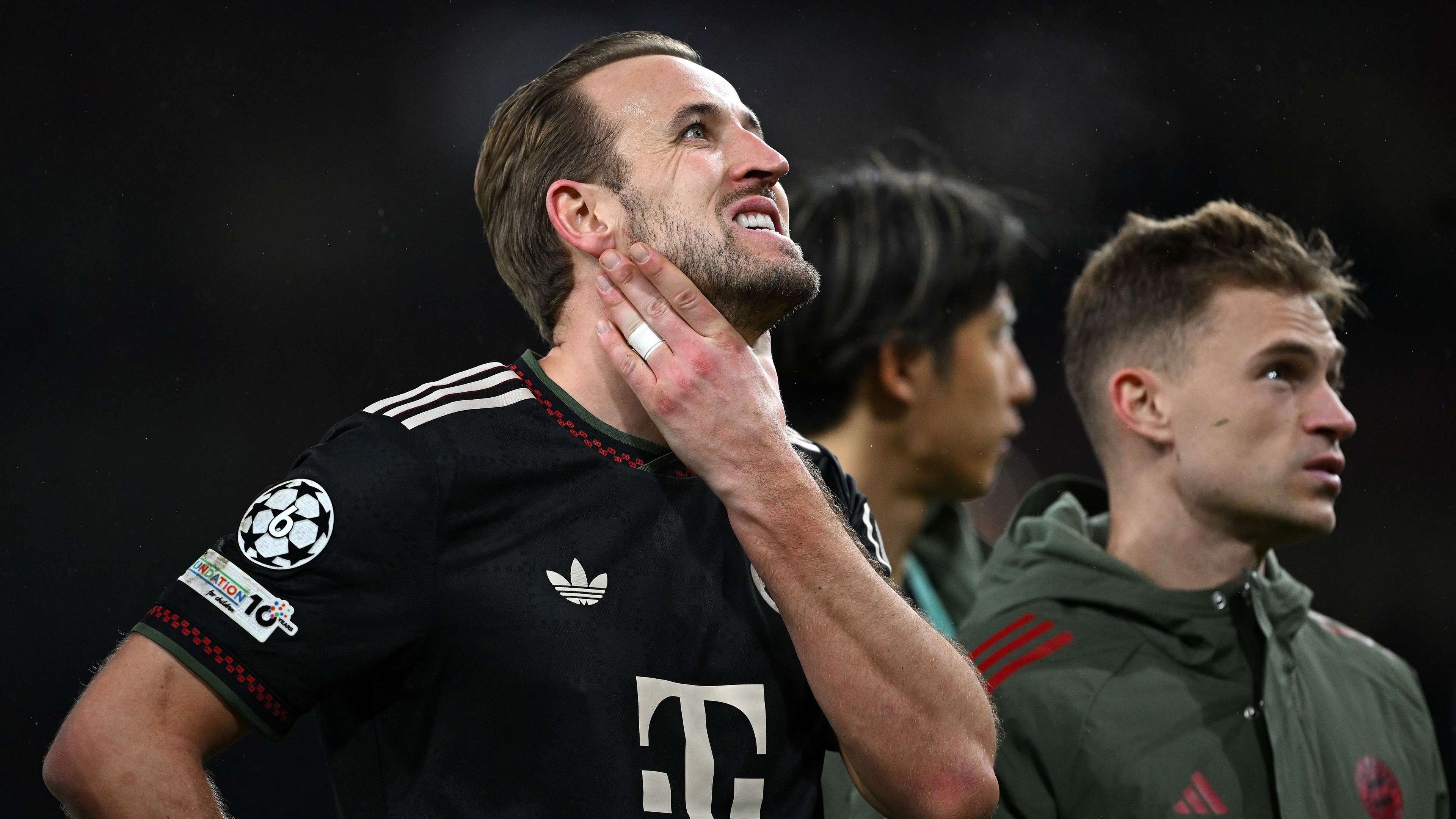 Kane calls for calm after Bayern's disappointing Arsenal loss  