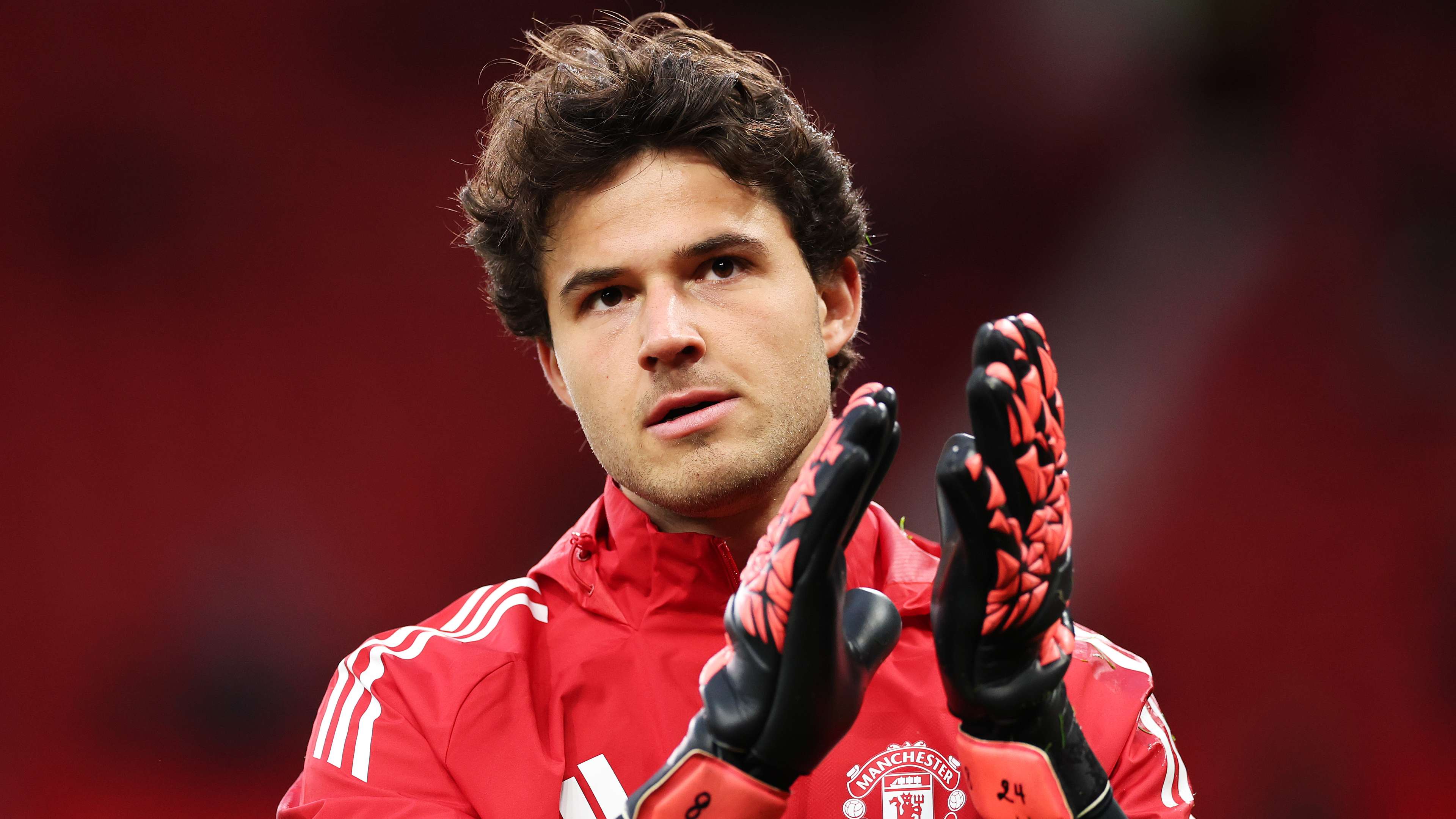 Man Utd legend hails Lammens as 'massive upgrade' on Onana  