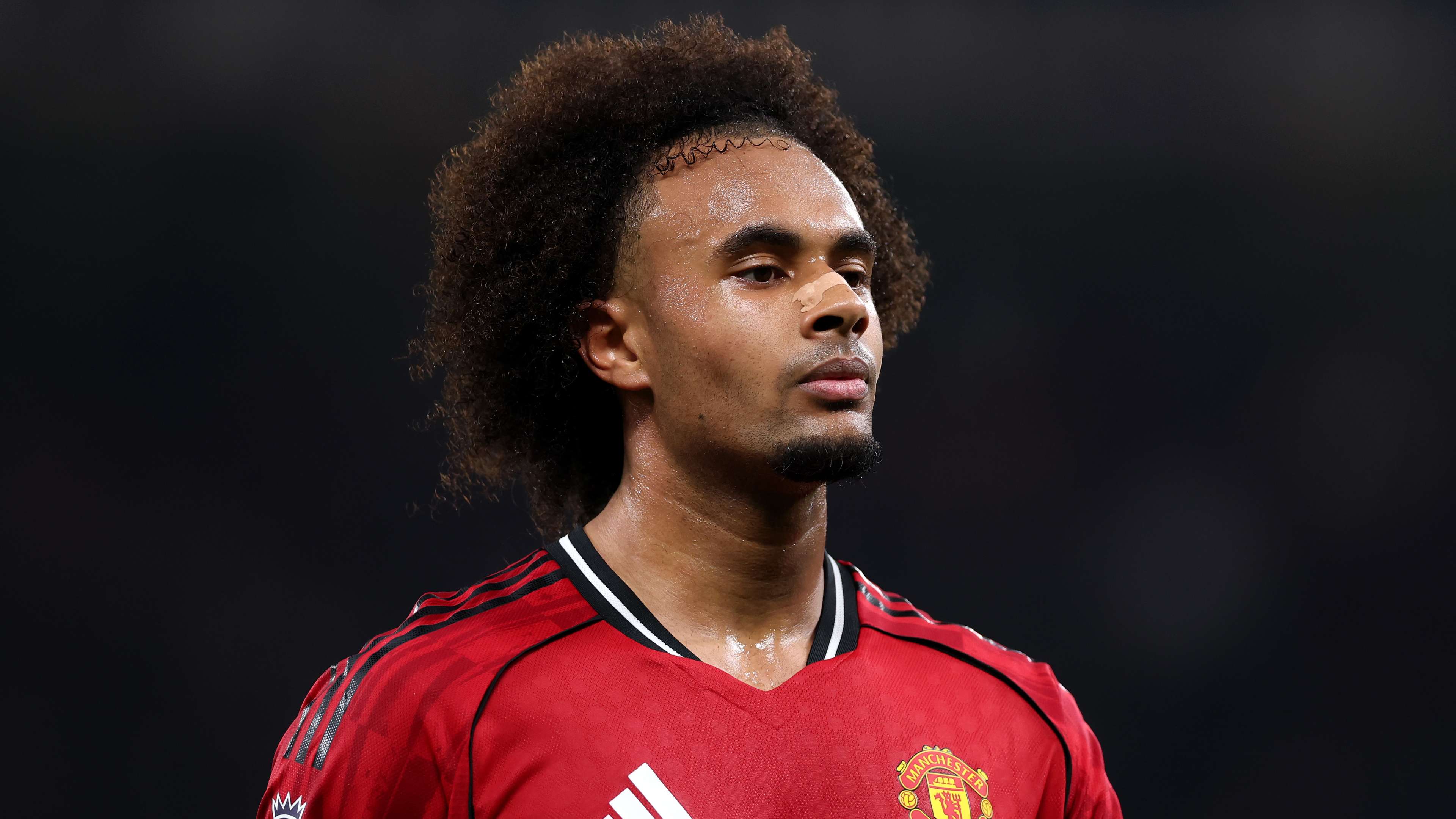 Man Utd & Roma at odds over Zirkzee deal  