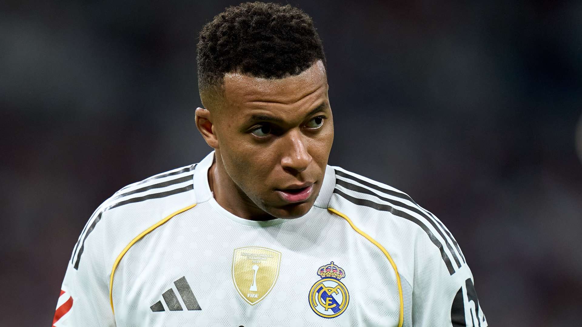 Real Madrid deliver worrying update on injured Mbappe  
