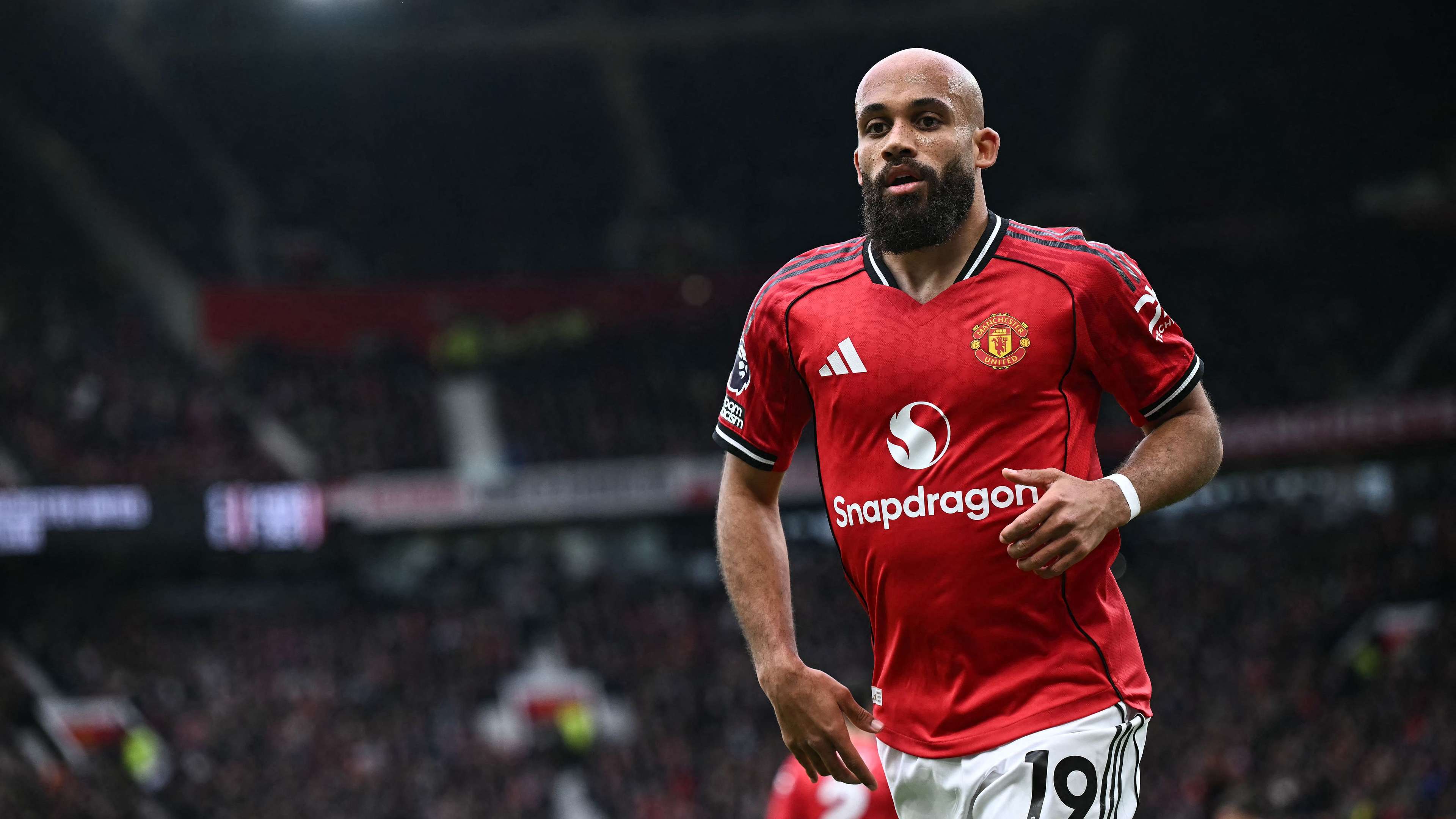 📽️ | Man Utd star Mbeumo outpaces Traore in 91st min sprint race  