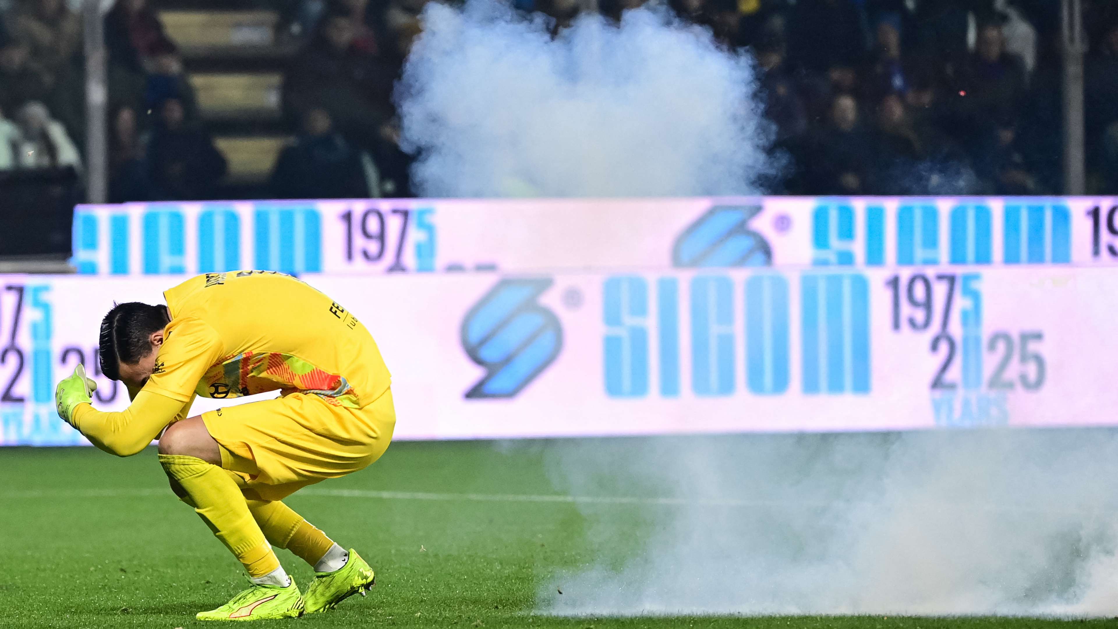 Fan loses fingers as firecracker explodes near goalkeeper in Inter clash  