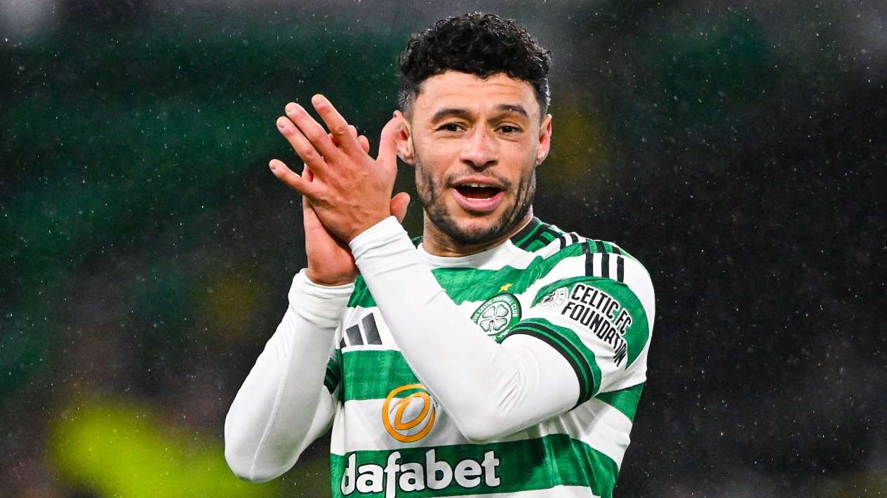 Oxlade-Chamberlain scores stoppage-time winner on Celtic debut  