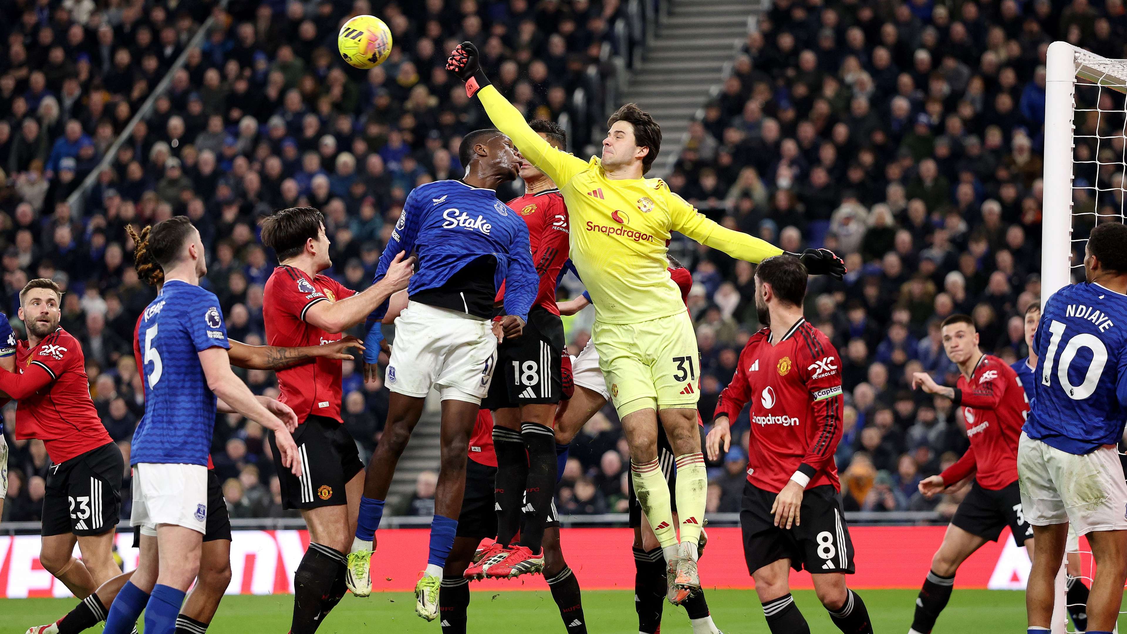 Moyes hails 'brilliant' Lammens after Man Utd win  
