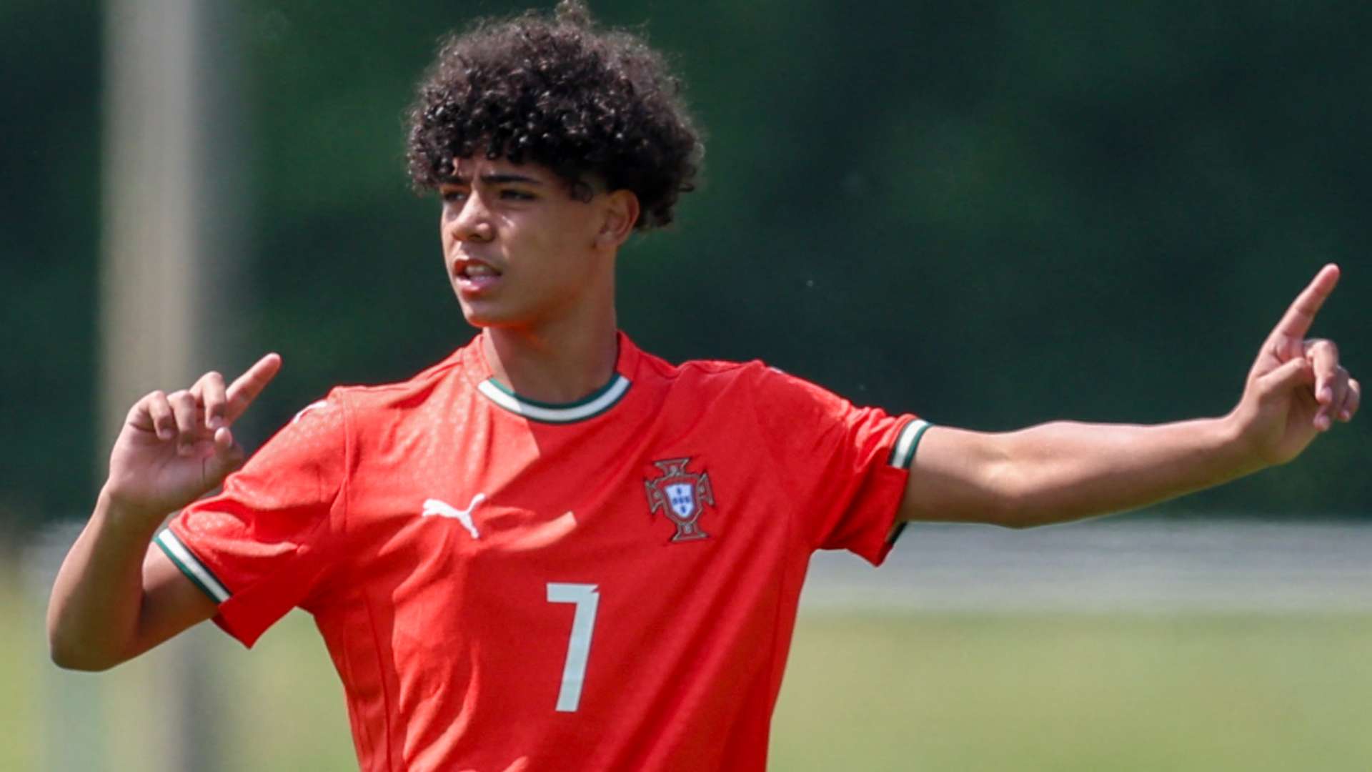 📽️ | Furious Ronaldo Jr has tantrum after being subbed  