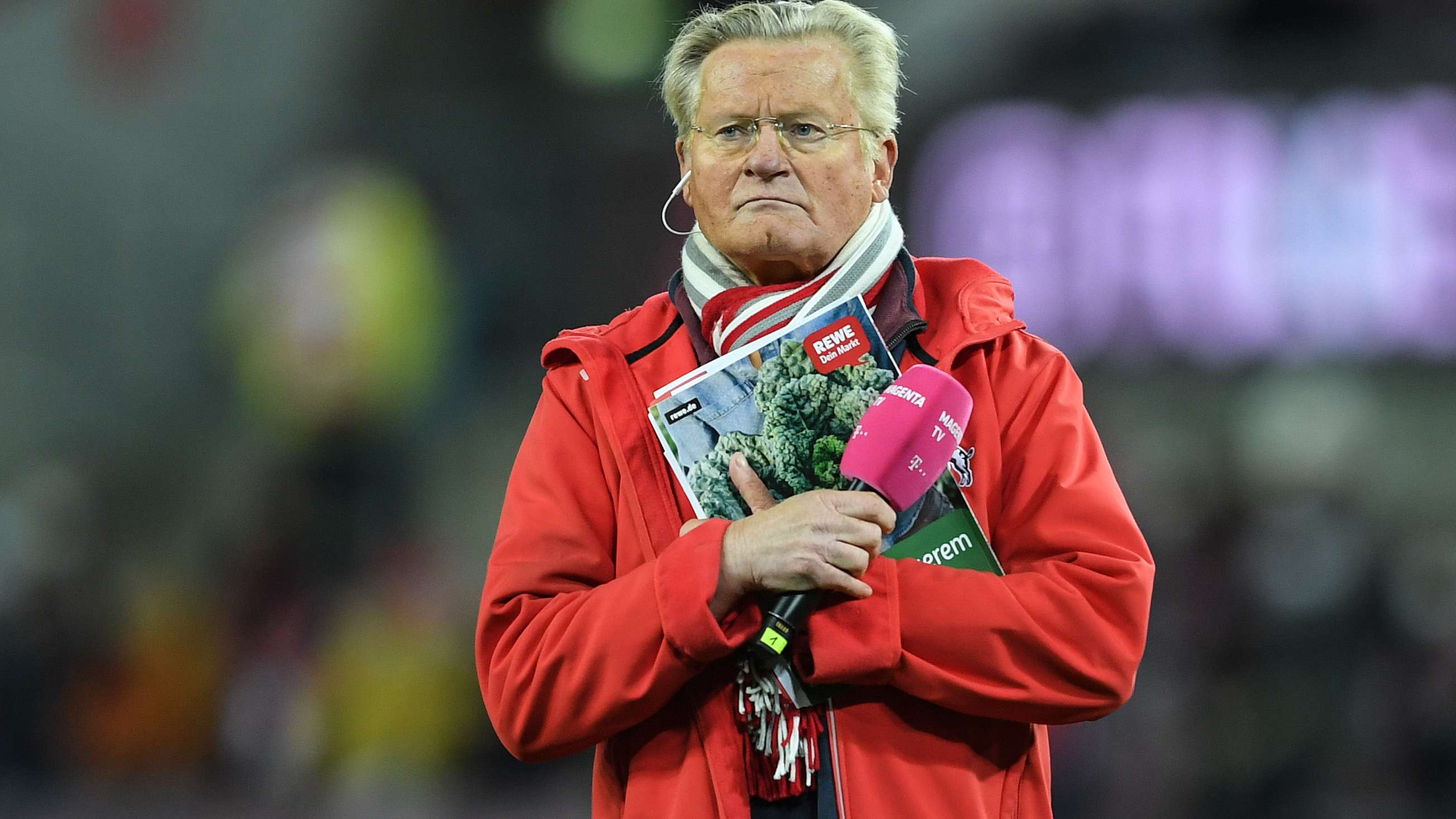 "Disgusting VAR": in Cologne, the announcer incites fans against the referee  