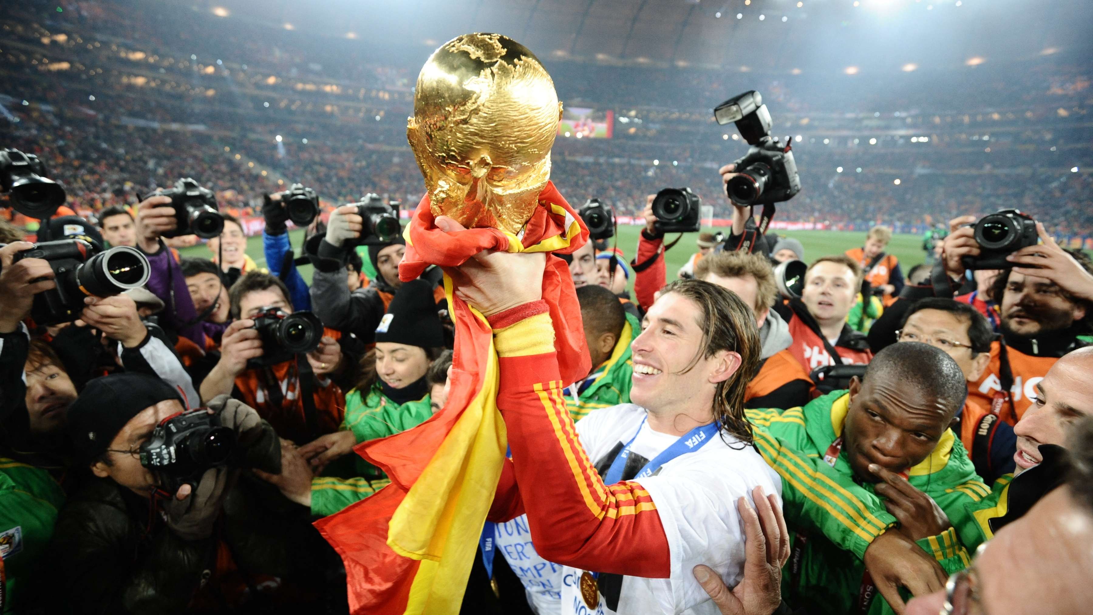 World Cup Songs, the chart: 'Waka Waka' reigns supreme, 'Un'Estate Italiana' drops out of the top three  