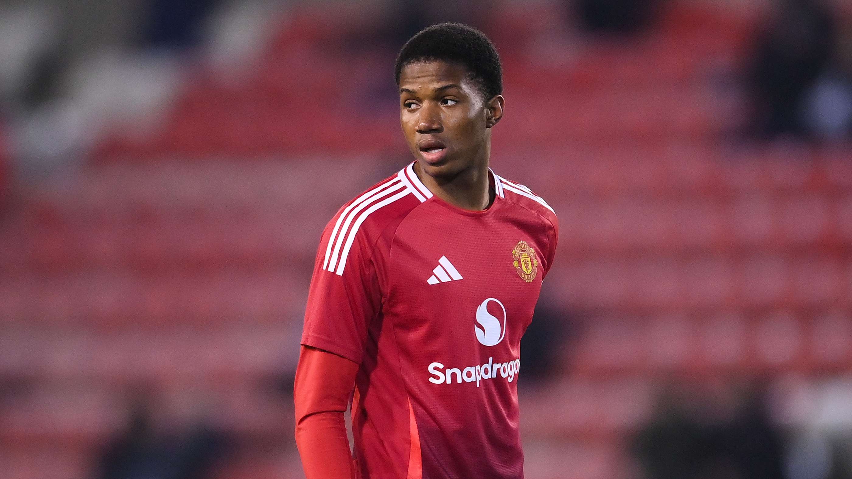 Man Utd youngster Chido Obi forced off with worrying head injury  