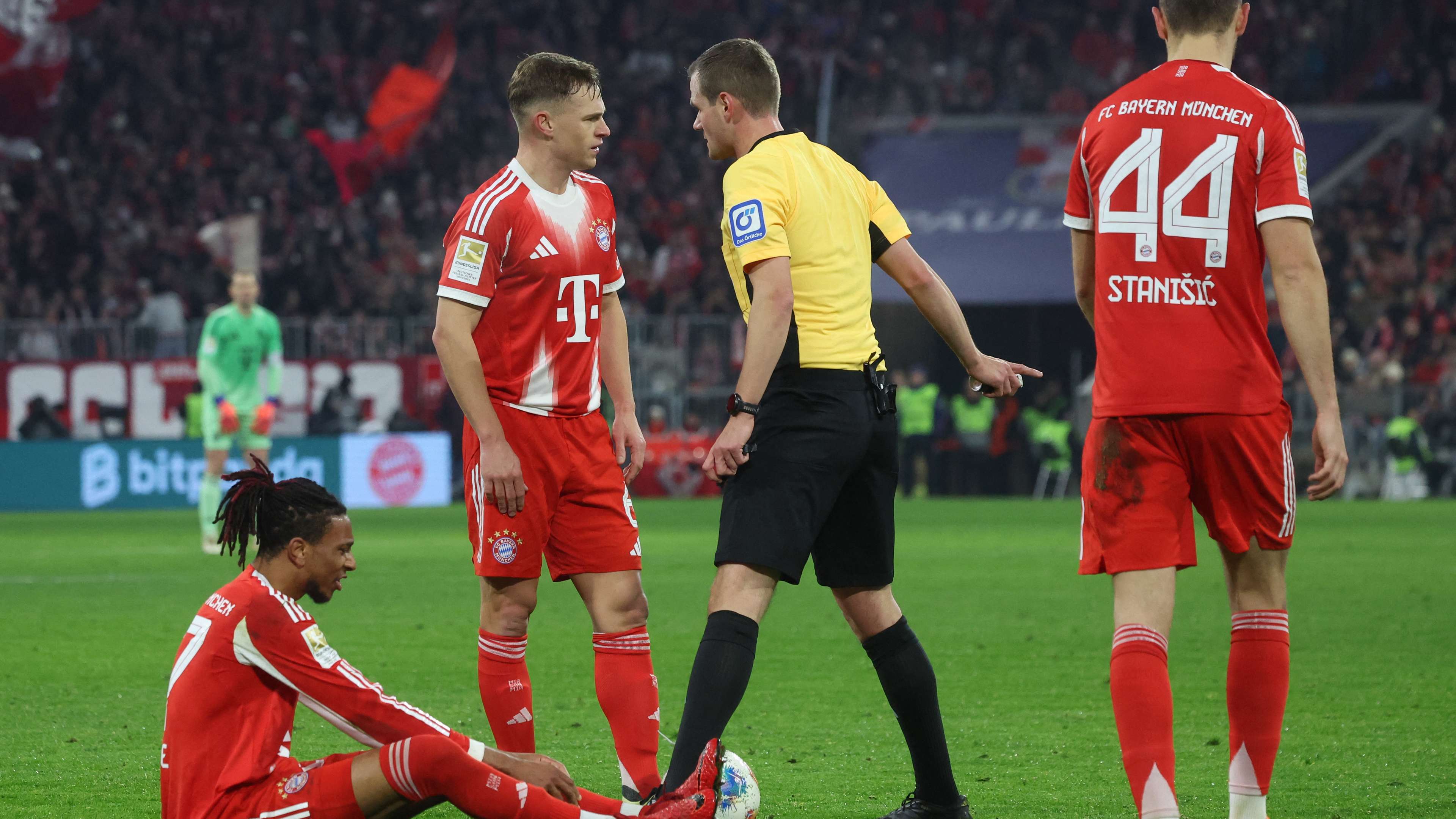 Champions League: When are yellow cards deleted?  
