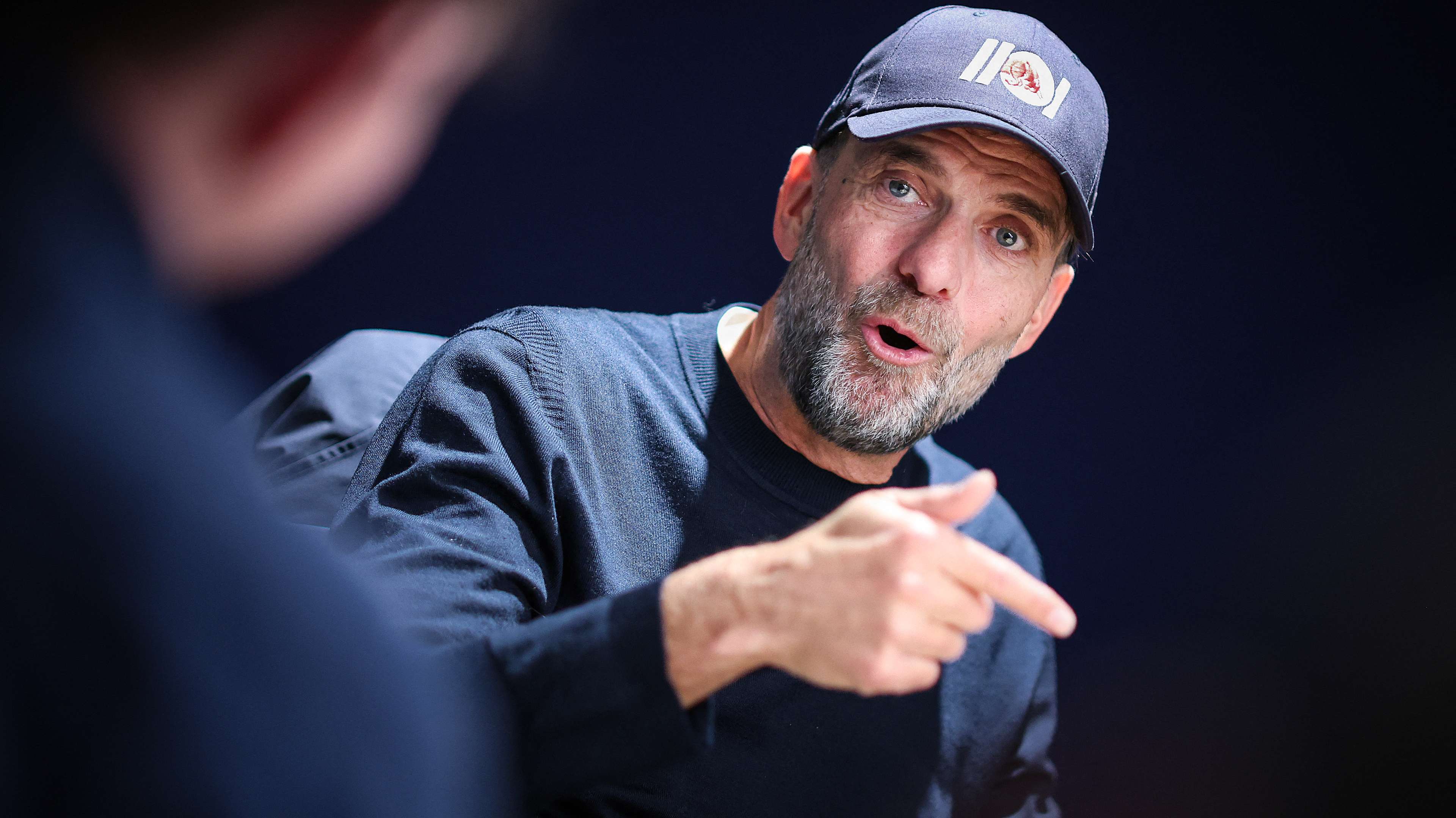 "Idiots! Rubbish! No clue at all!" Klopp works himself into a rage  