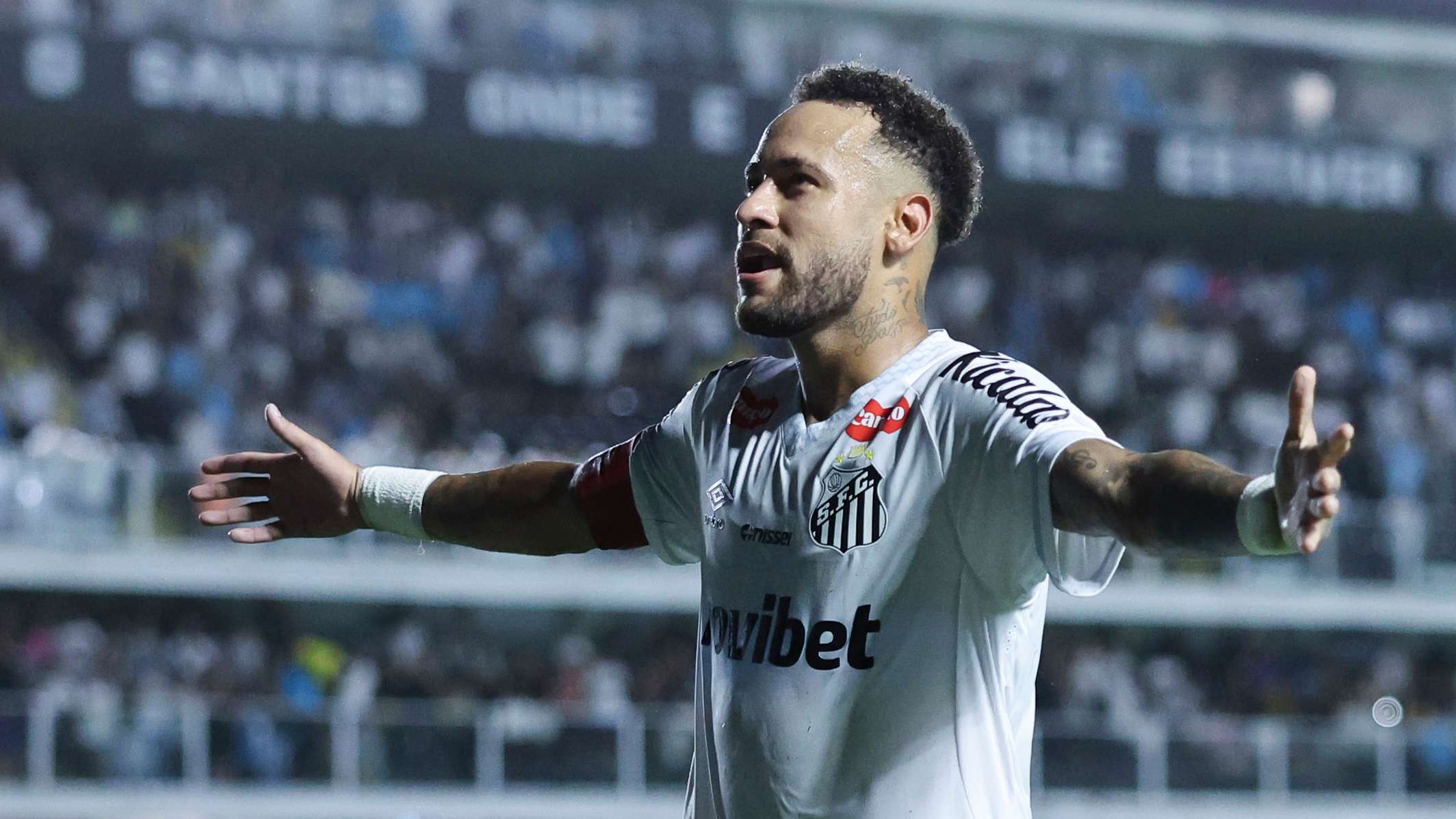 Neymar shines for Santos after Brazil snub  