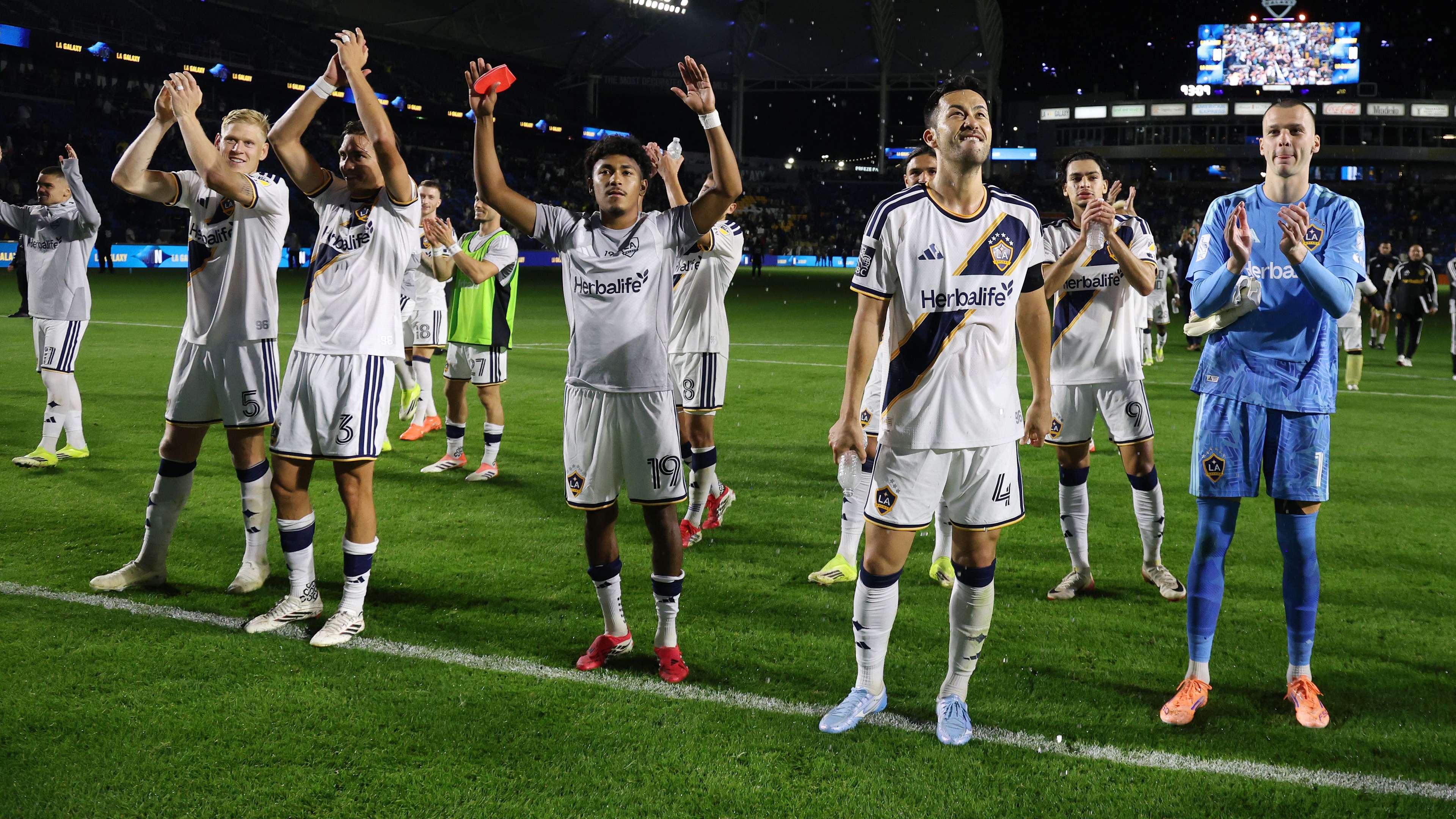 Galaxy opponents hit by visa crisis  