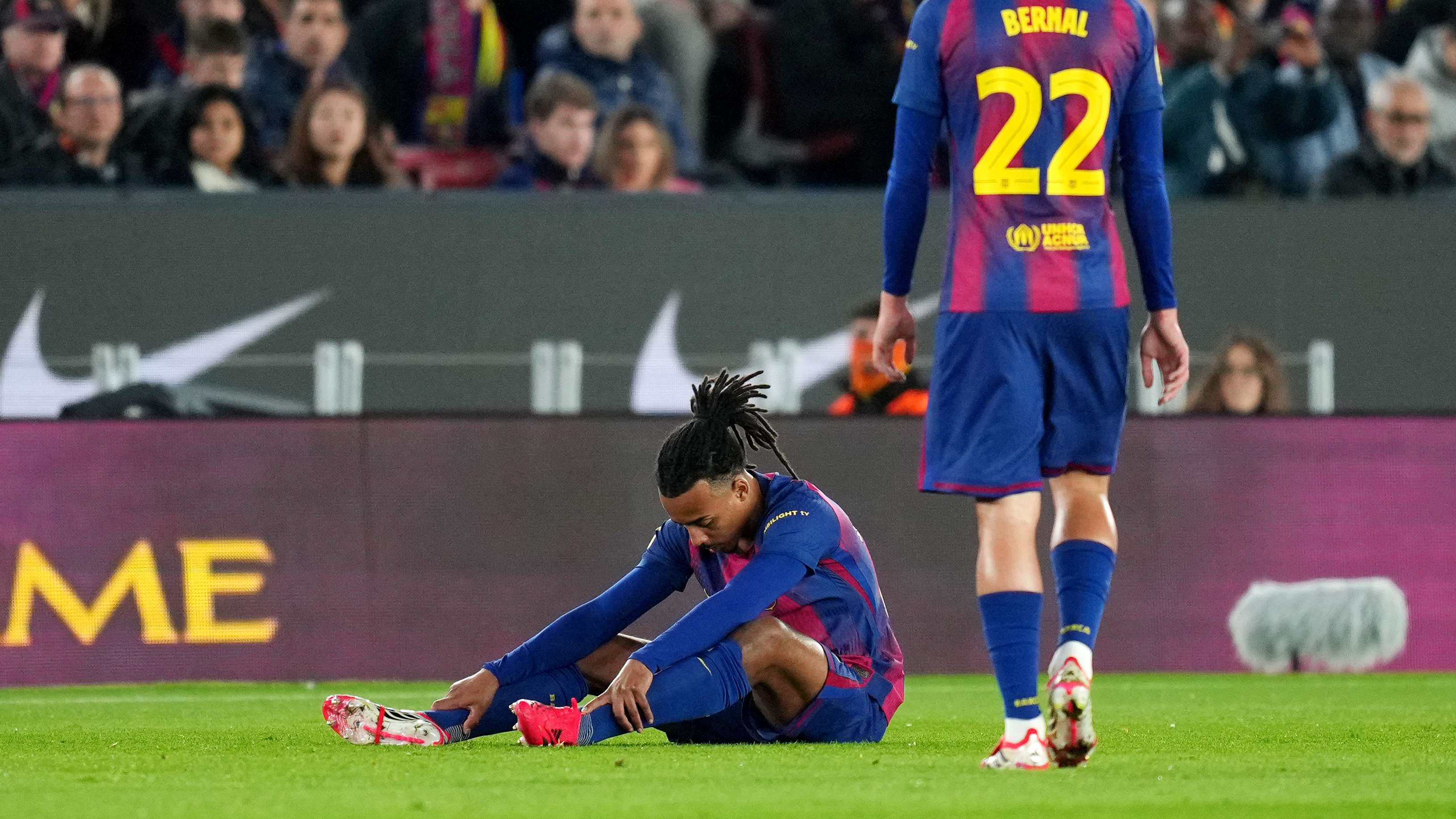 Barcelona dealt another injury blow as Kounde goes off  