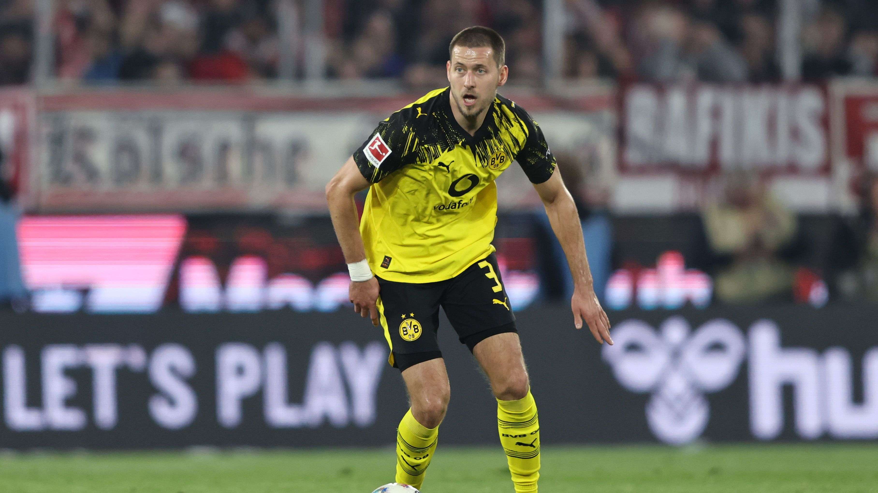 Man Utd & Atletico chase Dortmund defender  
