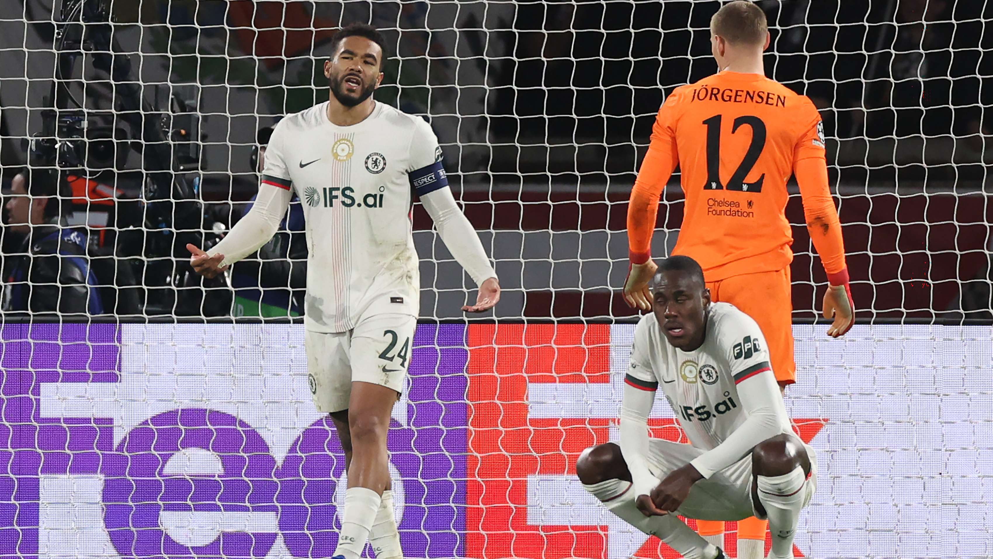 📽️ | Jorgensen infuriates James after IGNORING simple request  