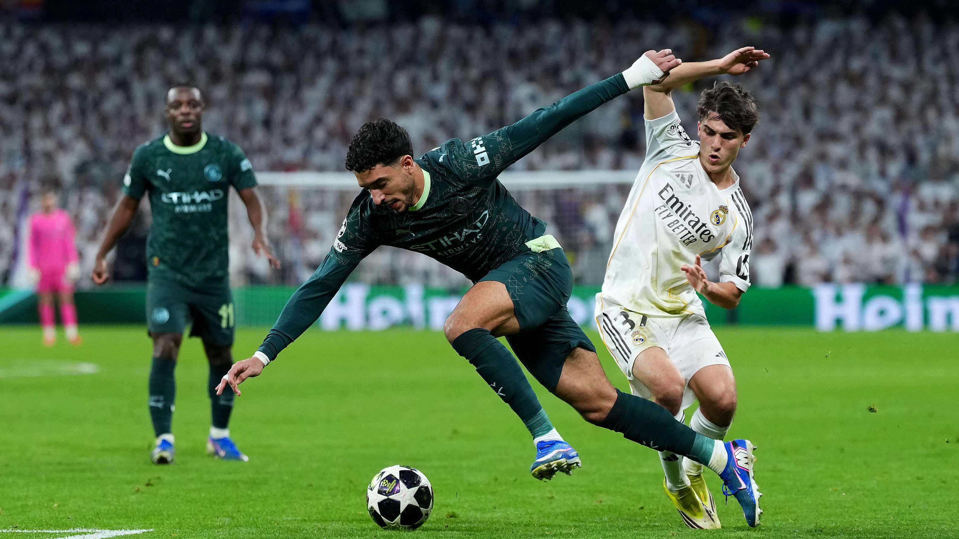 📽️ | Beautiful moment proud Madrid star's father left in tears  