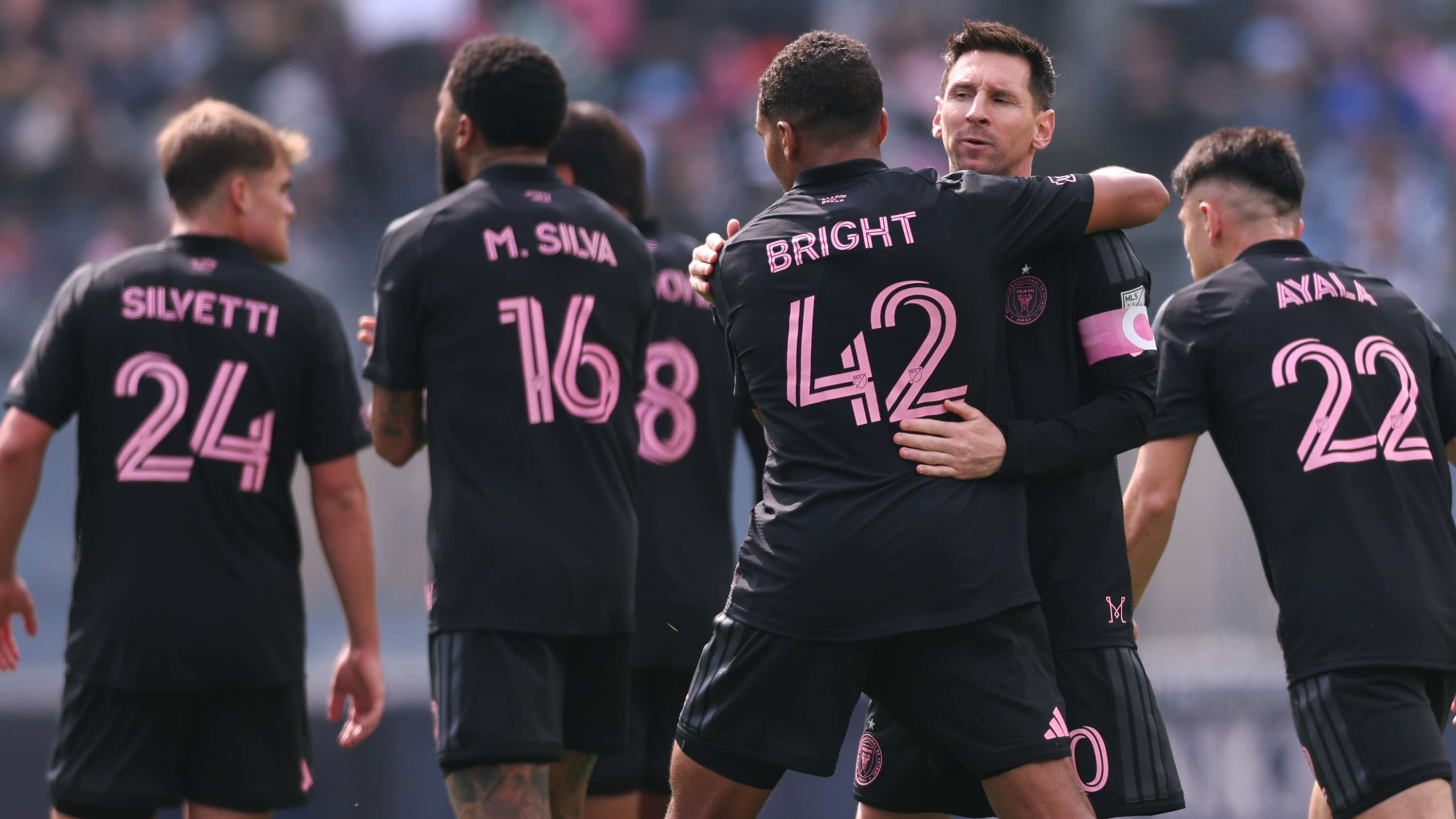 🎥 | Goalkeeper embarrassed as Messi scores 71st career free-kick  