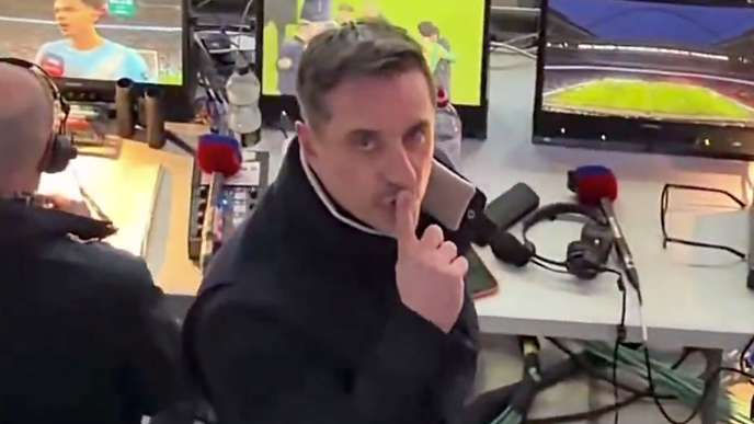 🎥 | Neville shushes City fan after foul-mouthed abuse  