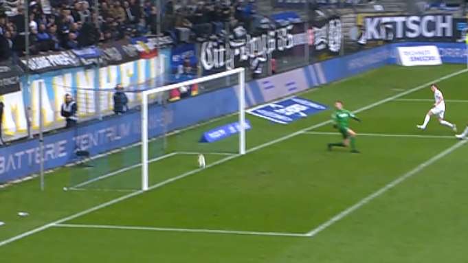 Dabrowski furious after phantom goal: "I can see it from 80 metres away!"  