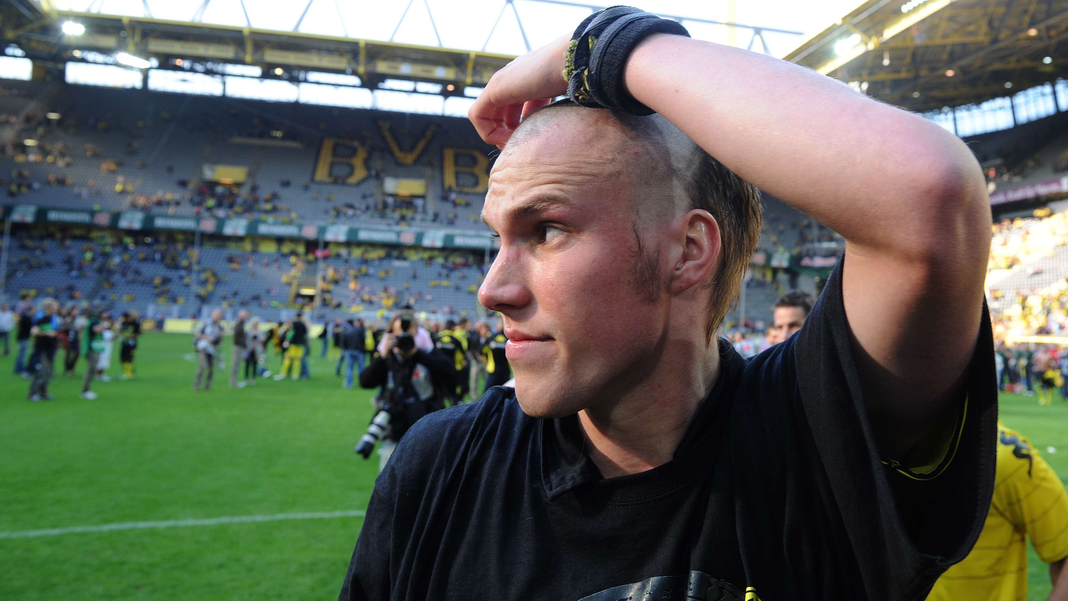 "Topless in Frankfurt": How a horrific sunburn handed the title to BVB  