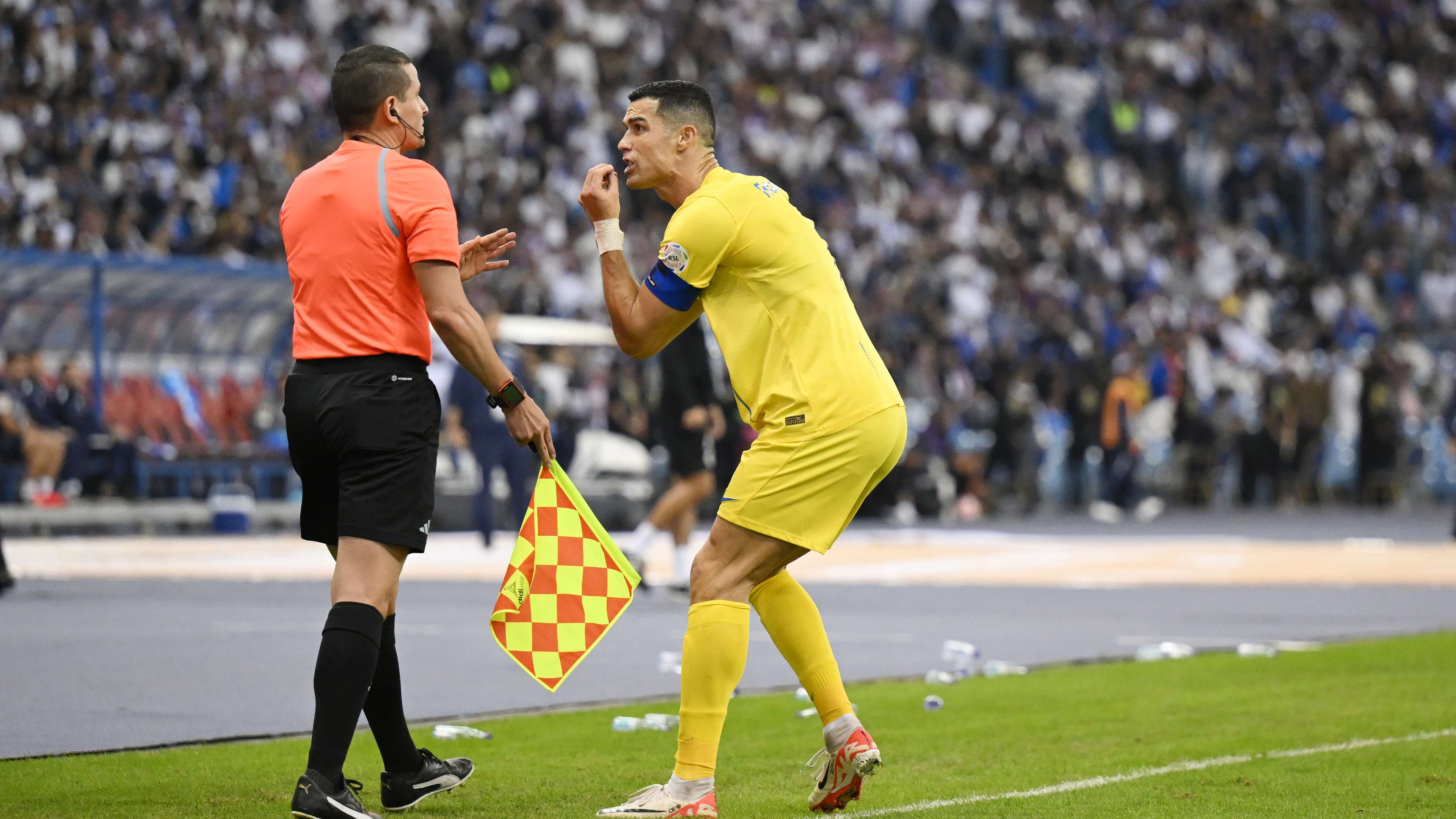 Video: The referee who angered Ronaldo twice takes charge of the Al-Nassr vs Al-Najma match  