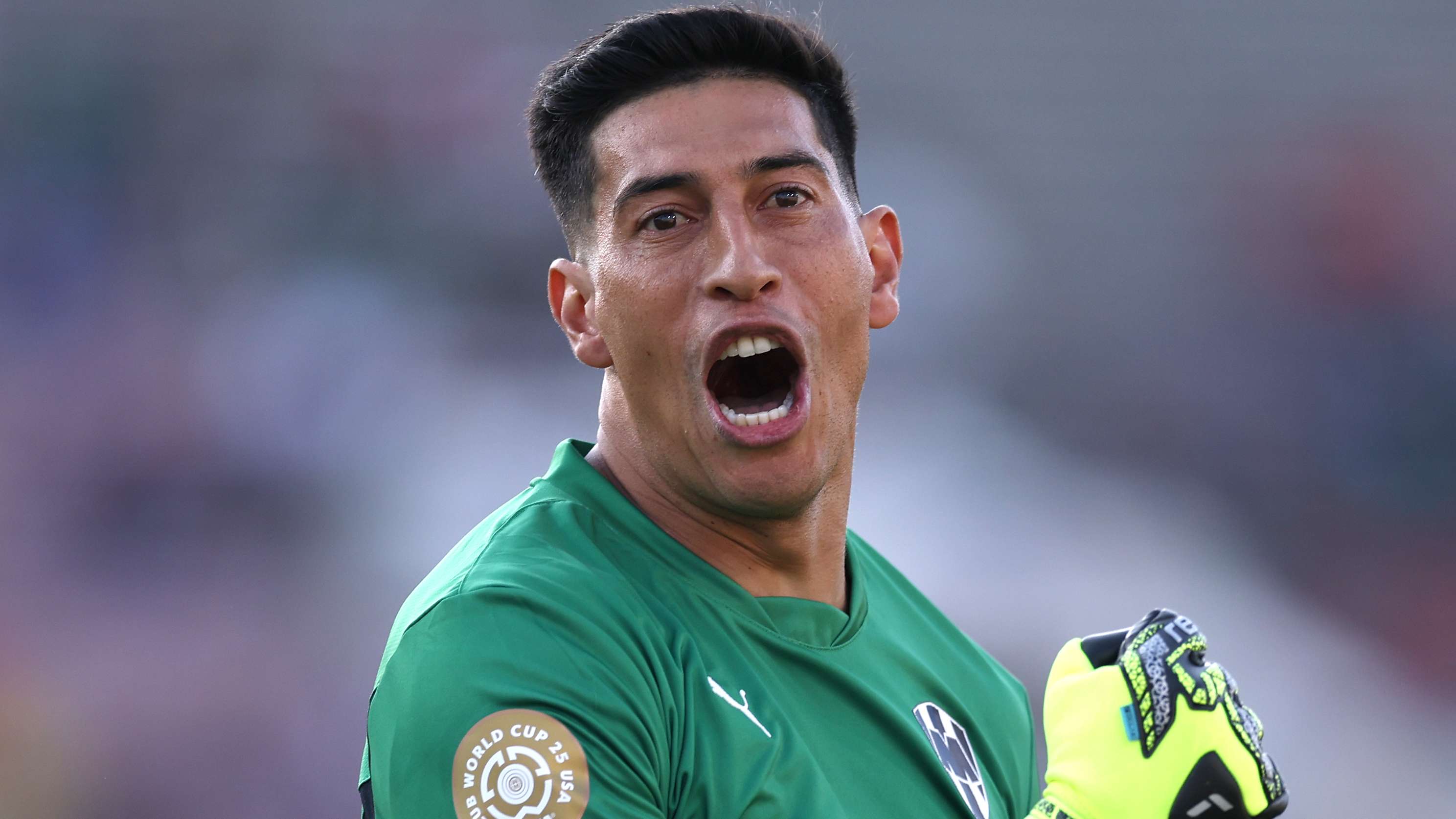 📽️ | Zaragoza goalkeeper PUNCHES opponent in moment of pure rage  