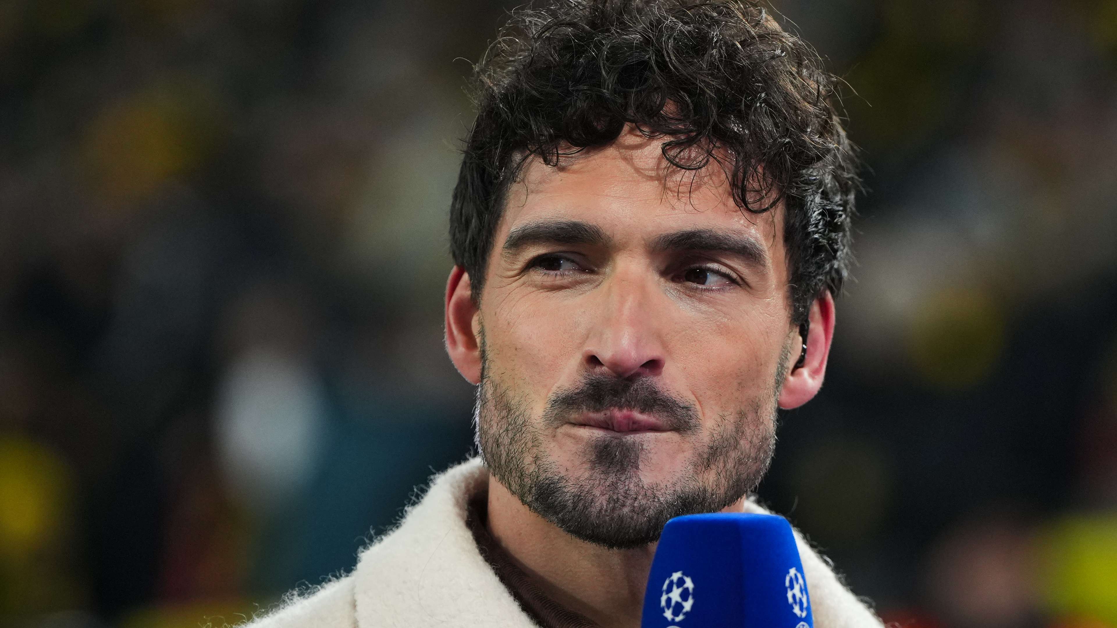 Hummels is surprised by a position in Kompany's line-up  