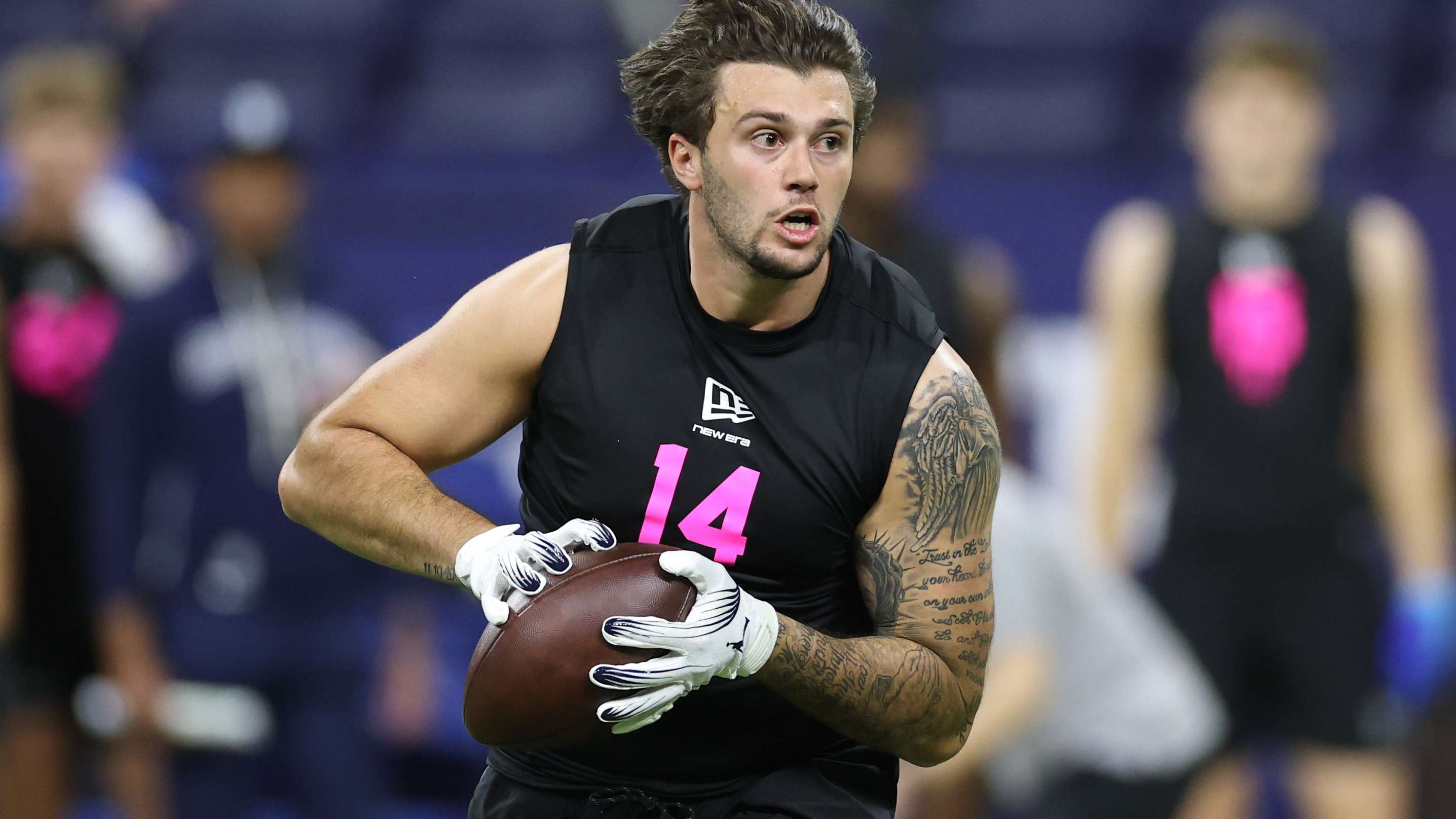 Surprisingly early: Texans draft German tight end  
