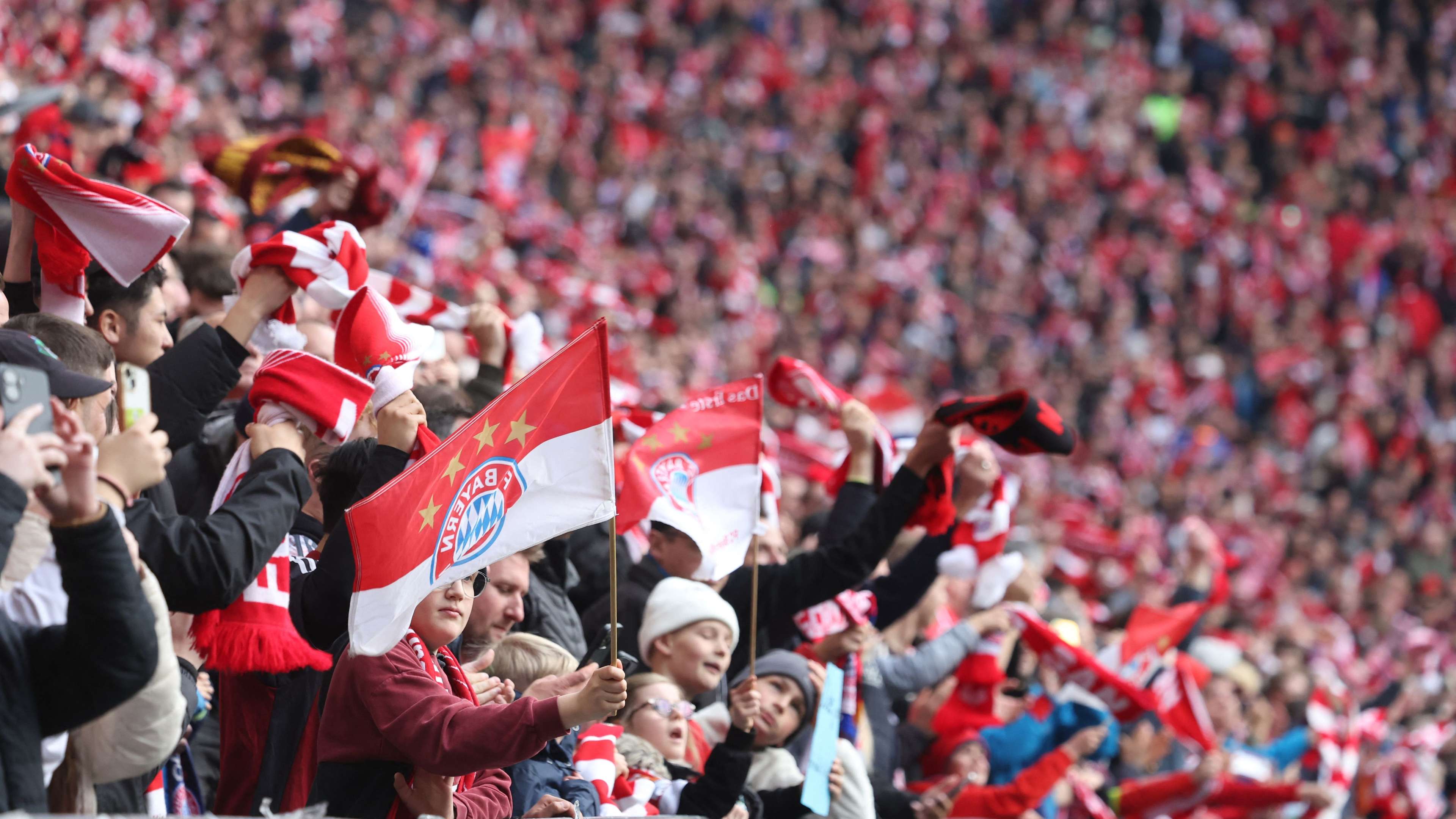 Video: The summit clash ignites early… Bayern fans take over the surroundings of the Bernabeu  