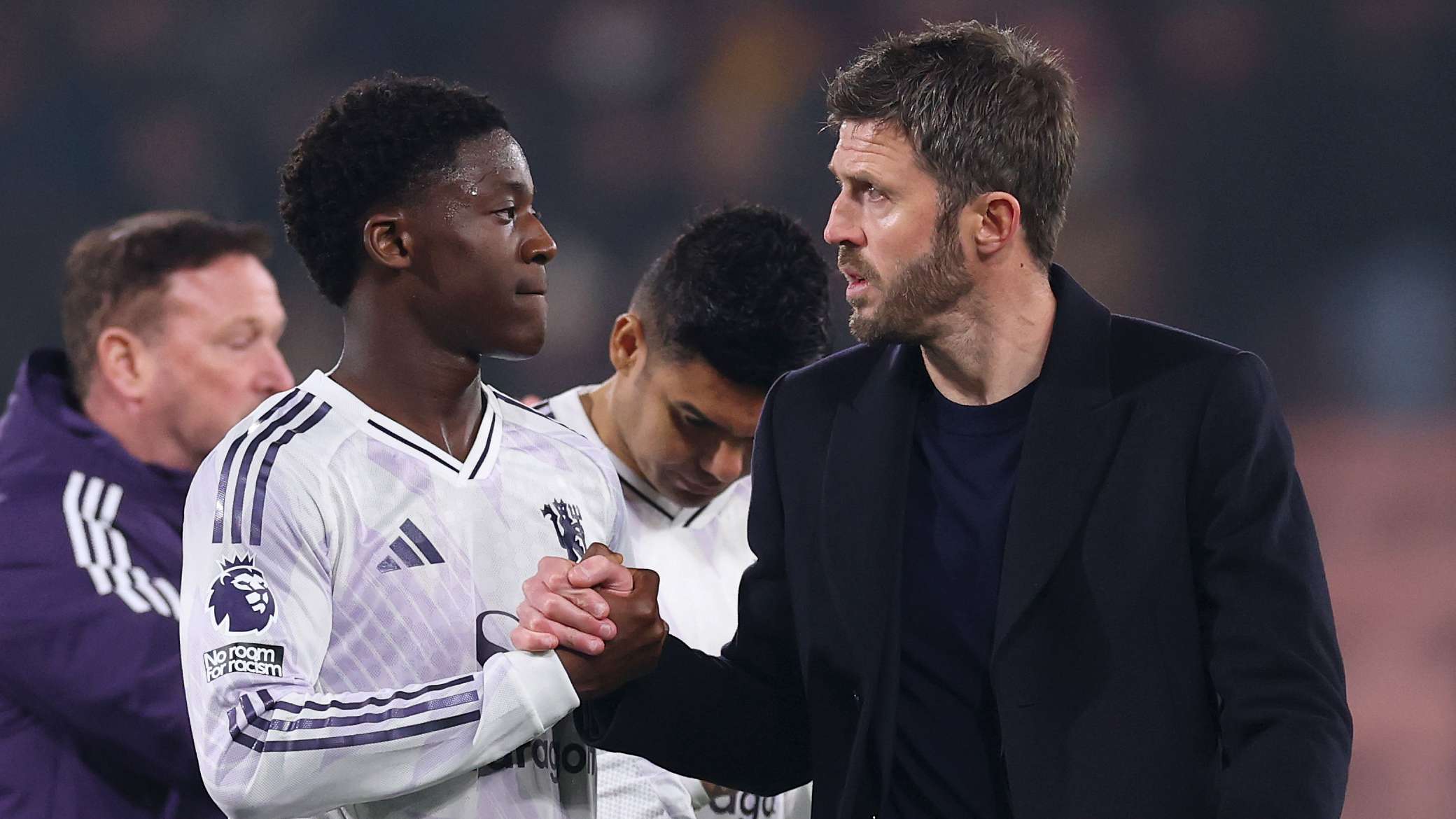 Carrick gives update on Mainoo's new Man Utd deal  