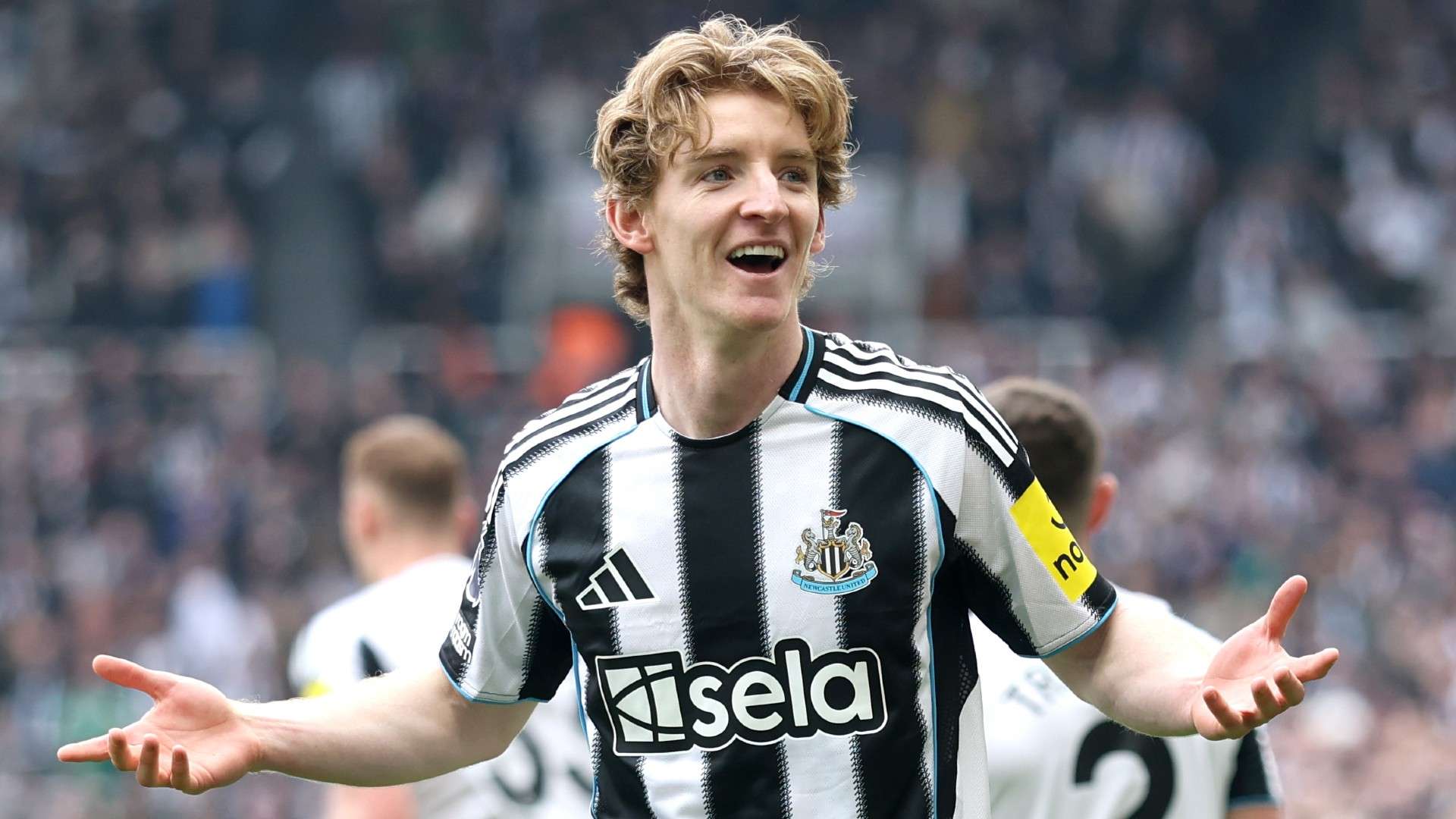 Newcastle star Gordon 'open' to Bayern Munich transfer  